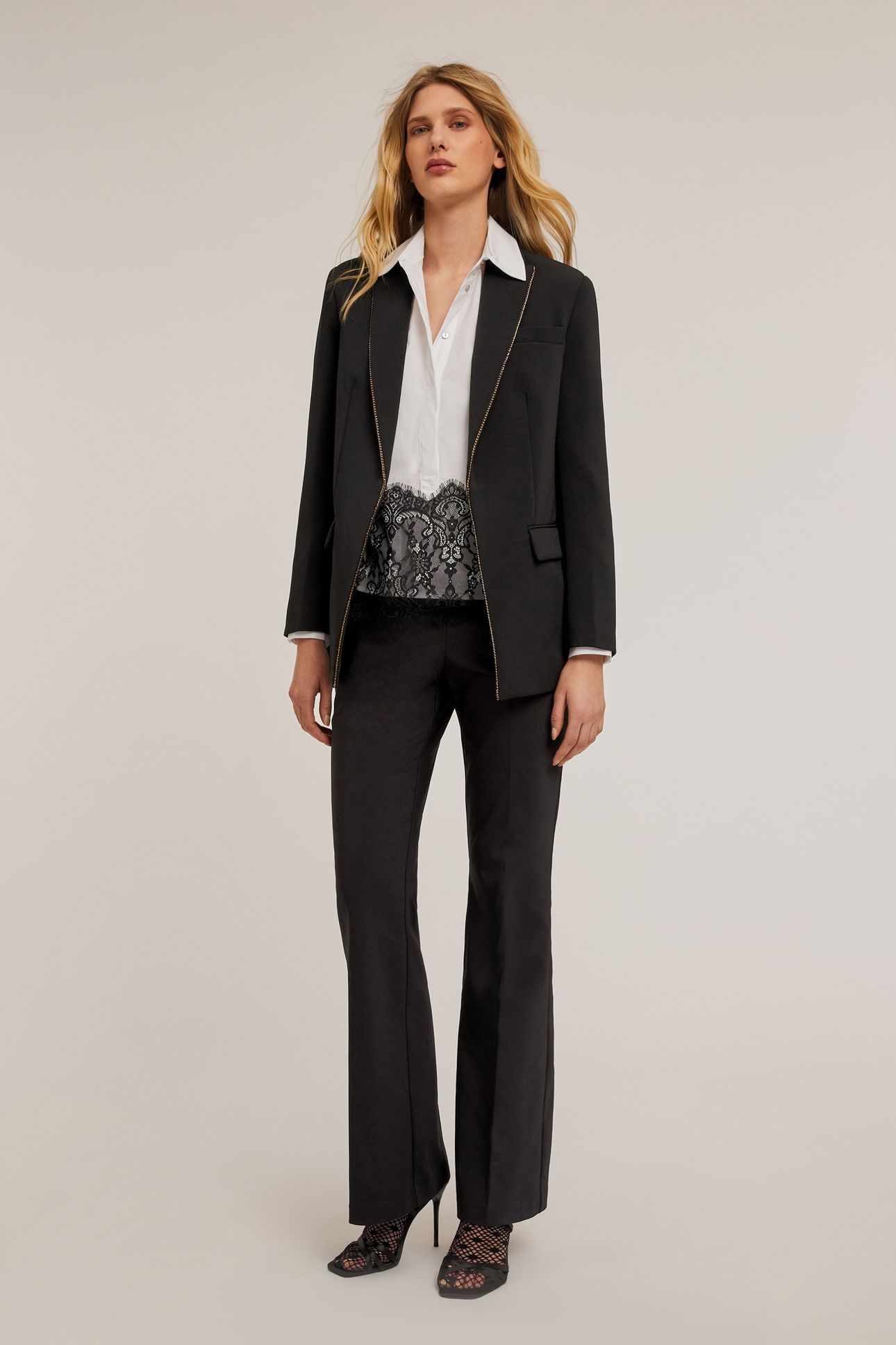 KEYHOLE SHIRT WITH LACE BAND WHITE 4