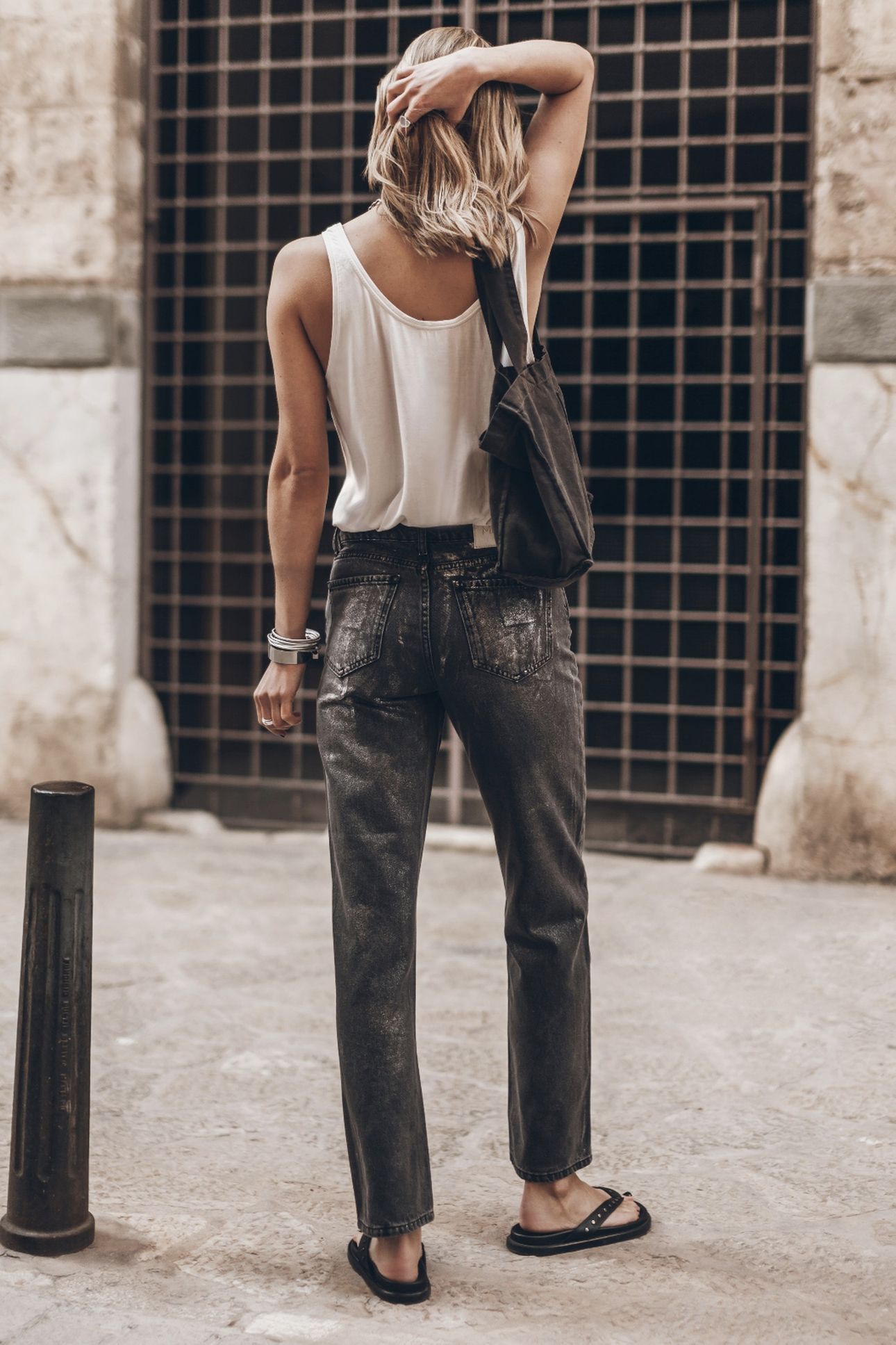 THE BLACK SHIMMER STRAIGHT JEANS 2