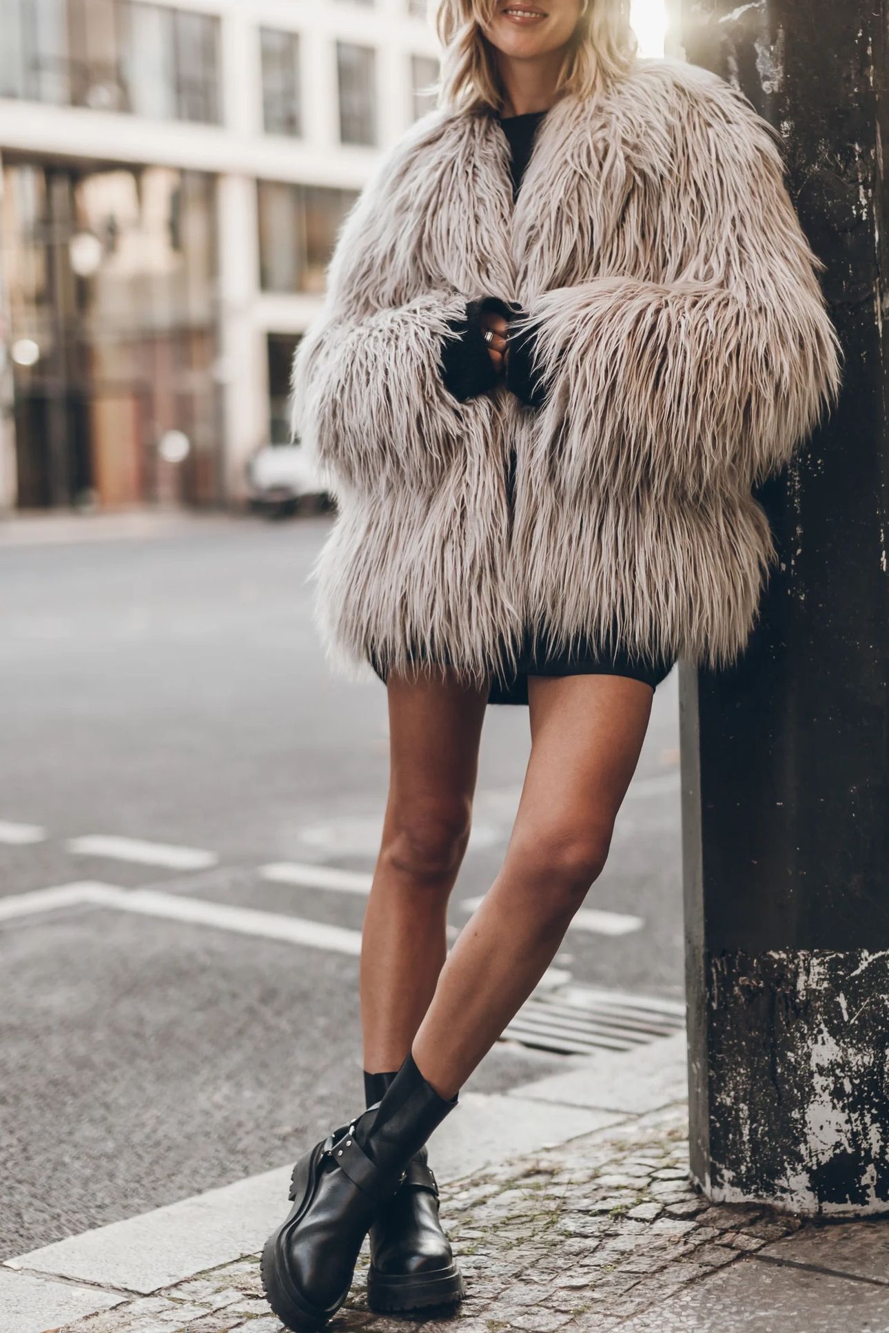 THE LIGHT FLUFFY JACKET 2