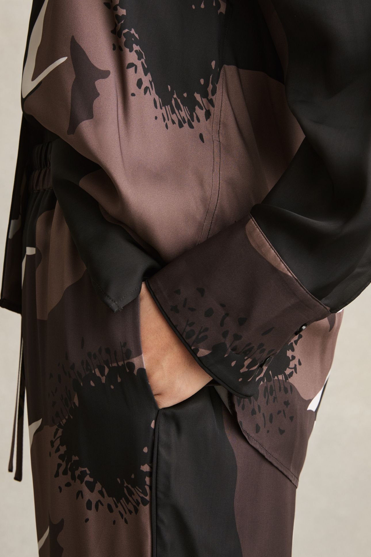 FLORAL PRINT TOP BLACK/BROWN 5