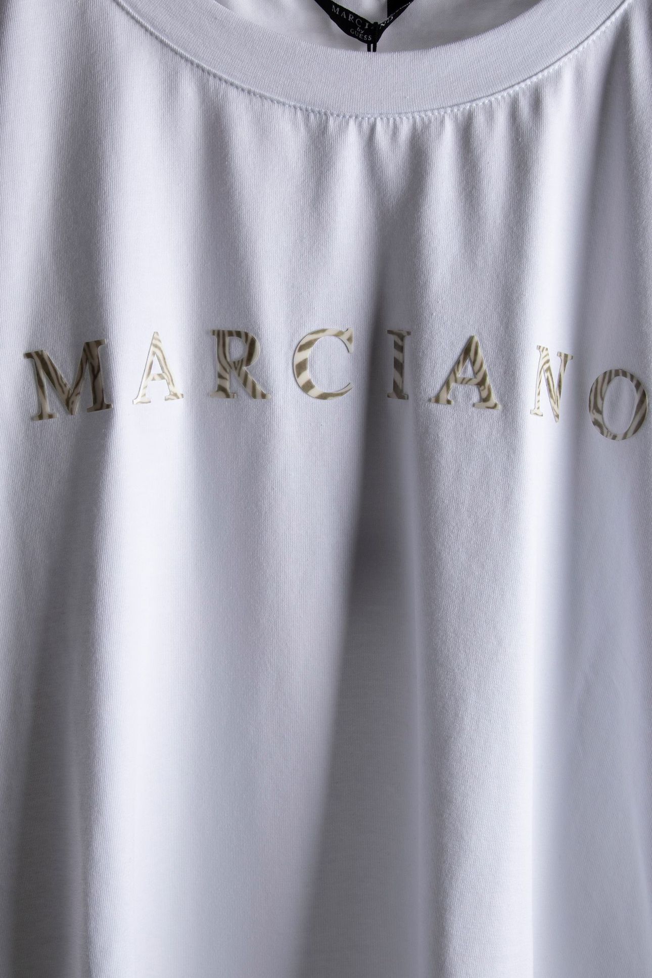 MARCIANO BY GUESS CANDY RN SS TSHIRT JBLK/CHARMING LEO 4