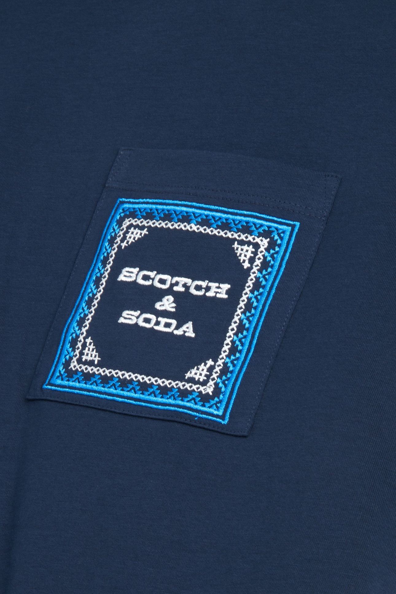 GRAPHIC TEE SKY CAPTAIN 3