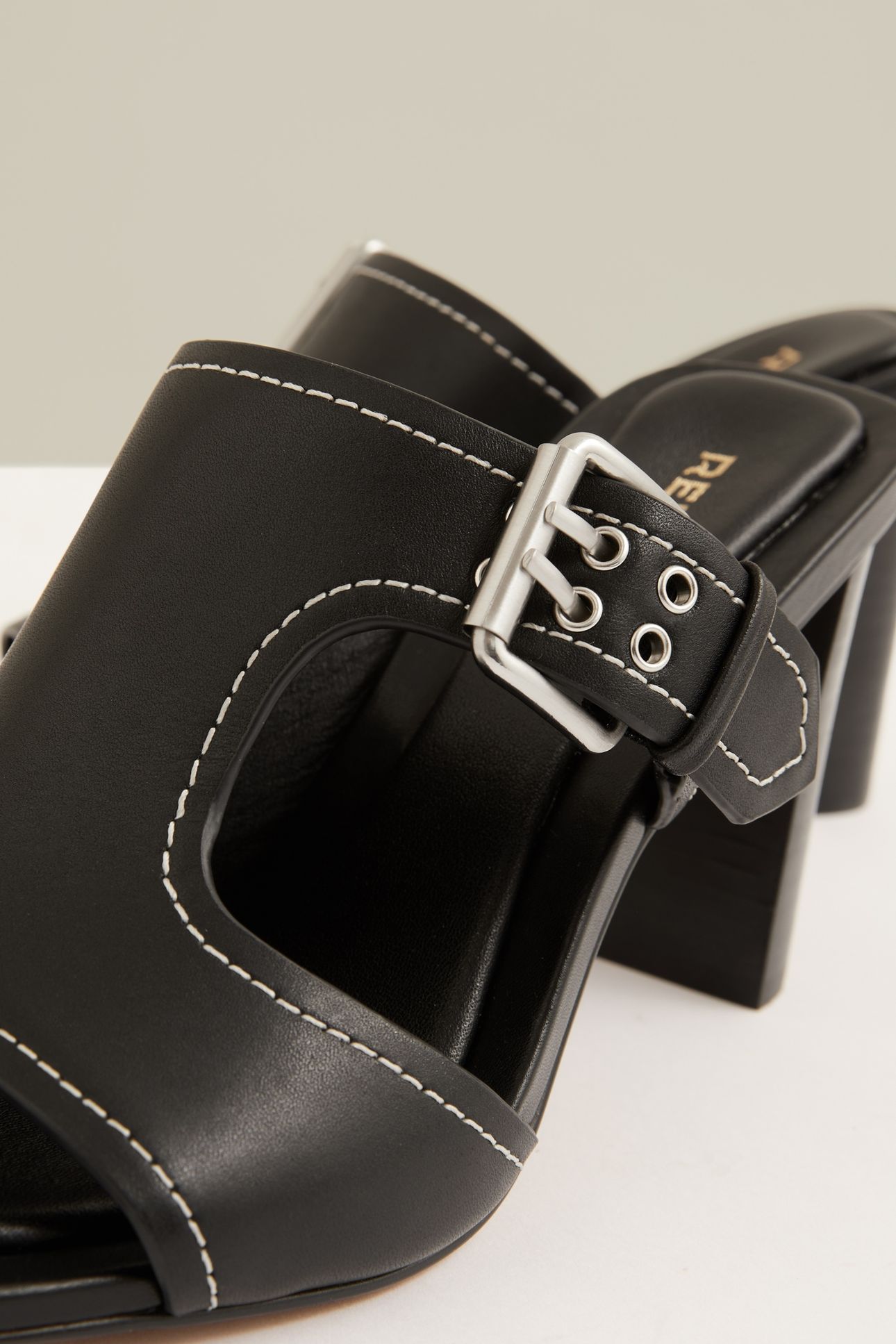 BUCKLE HEEL BLACK 5