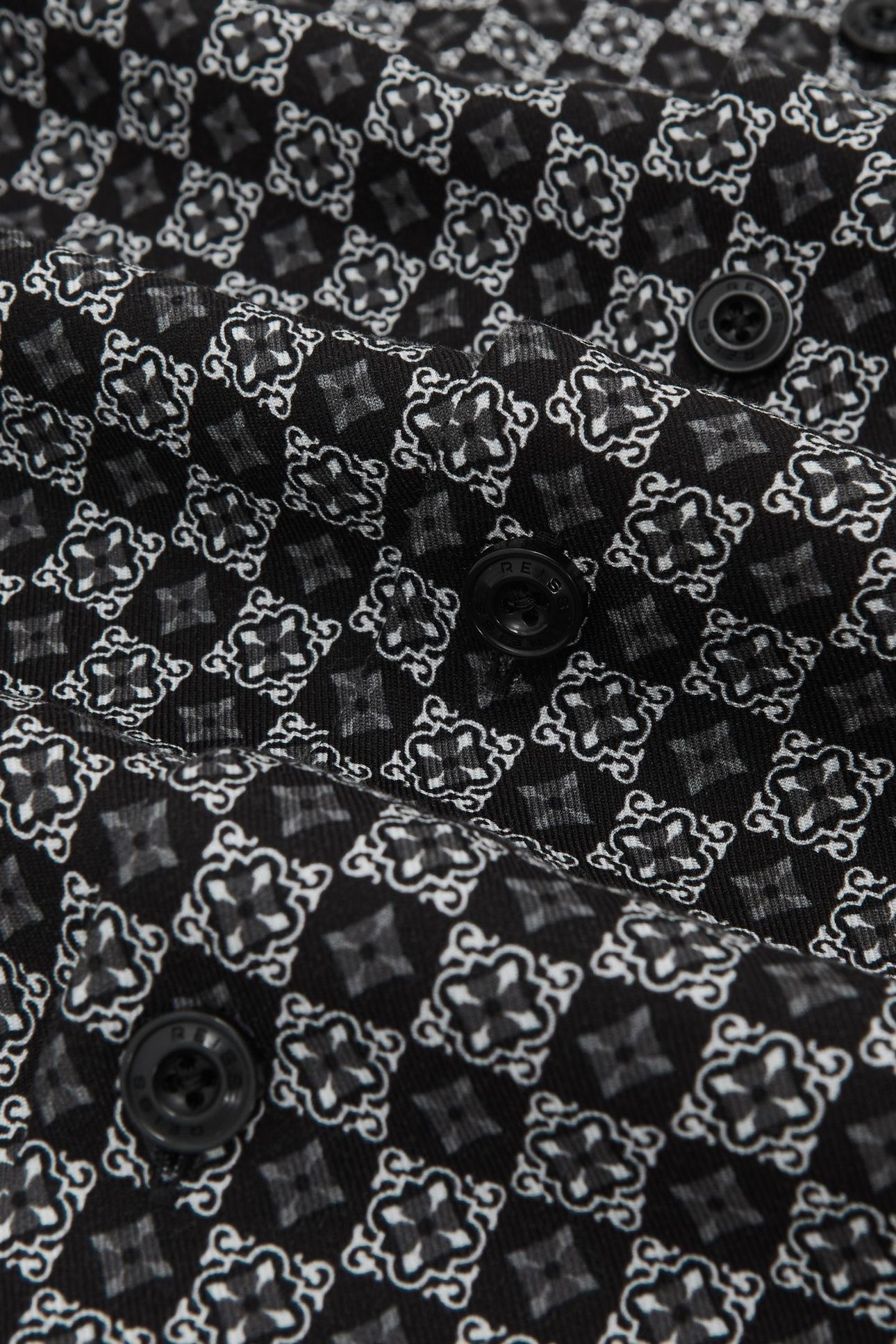 LS MEDALLION PRINTED SHIRT BLACK 5