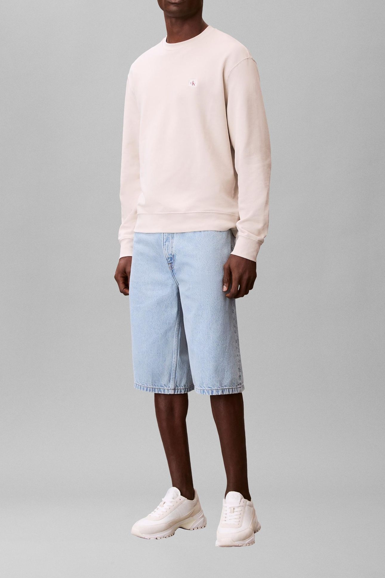 LS EU 350TERRY BADGE SWEATSHIRT OATMEAL 1