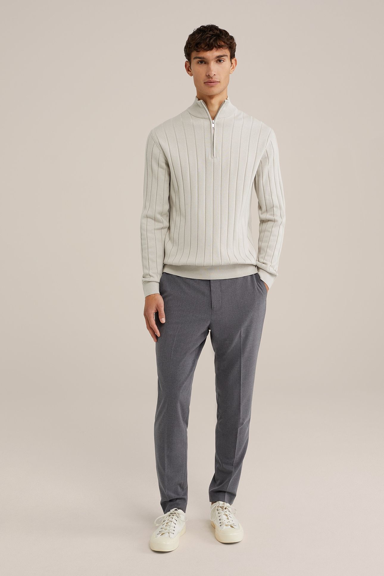 HALFWAY ZIPPER BEIGE 2