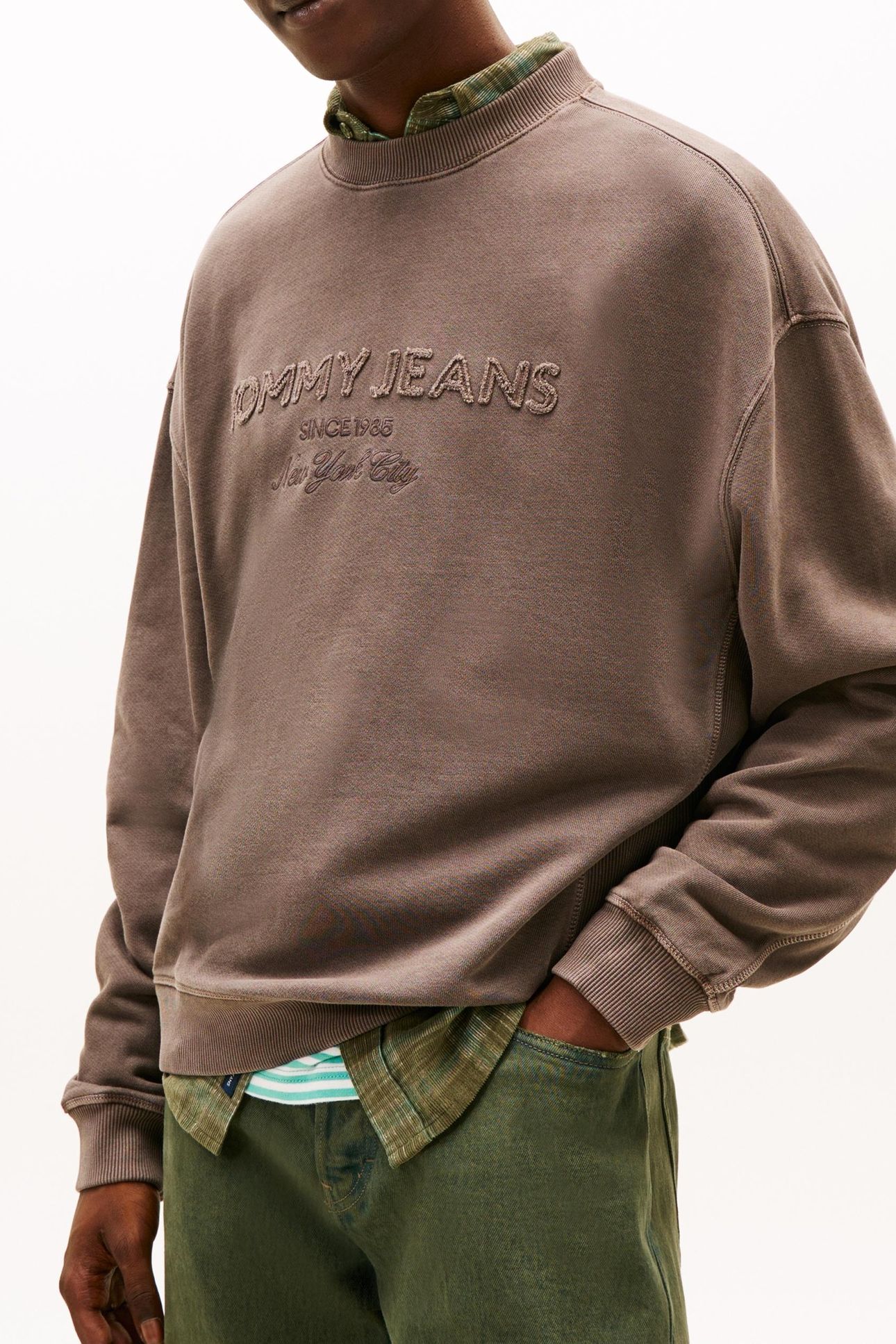 CLASSIC 90S TONAL LOGO WASHED SWEATSHIRT BLACK WALNUT 3