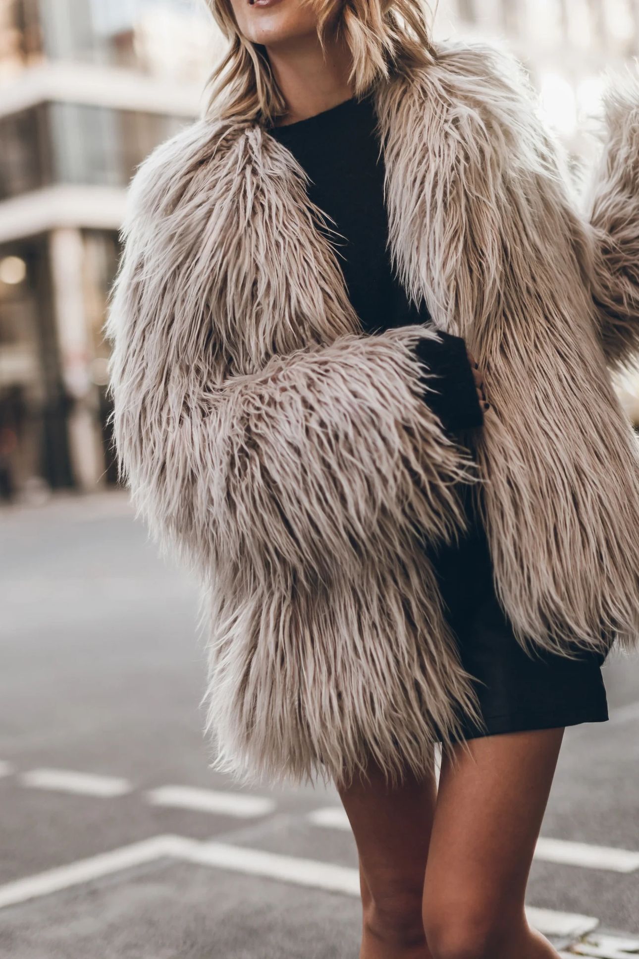 THE LIGHT FLUFFY JACKET 1