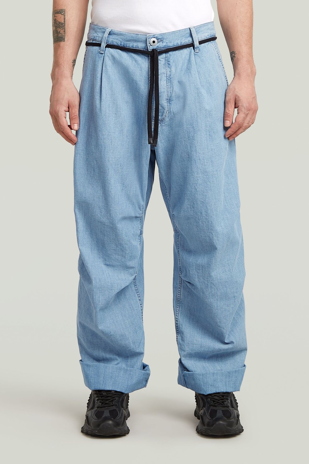 PLEATED 3D DENIM PANT LIGHT/PASTEL BLUE 2