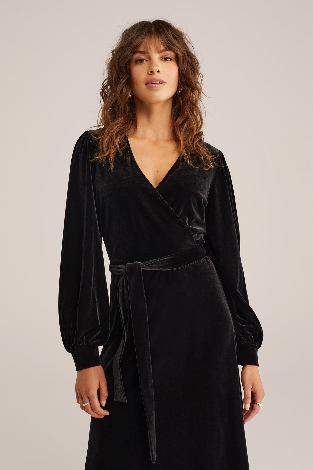 DRESS MID LENGTH BLACK 4