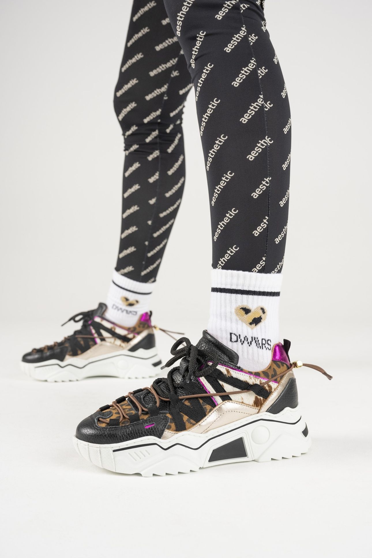 ORION COW HAIR ON BLACK / FUCHSIA 5