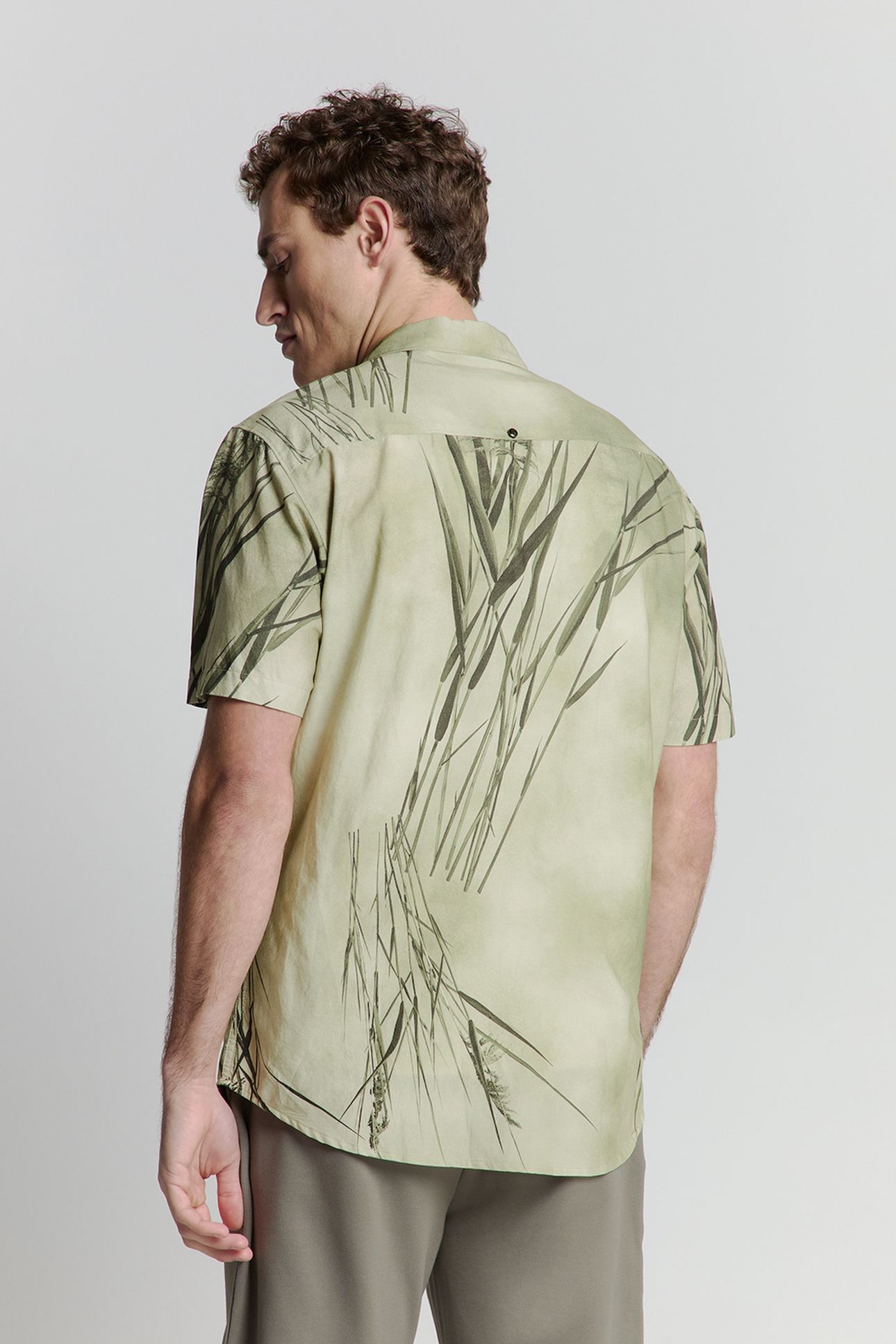 SHIRT SHORT SLEEVE REVERS COLLAR ALLOVER PRINTED MINT 3