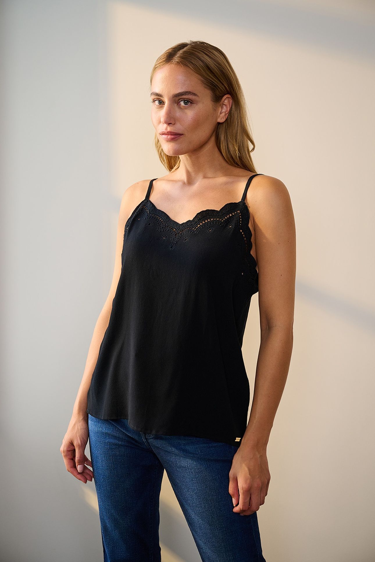 TOP - EMMI BLACK 1