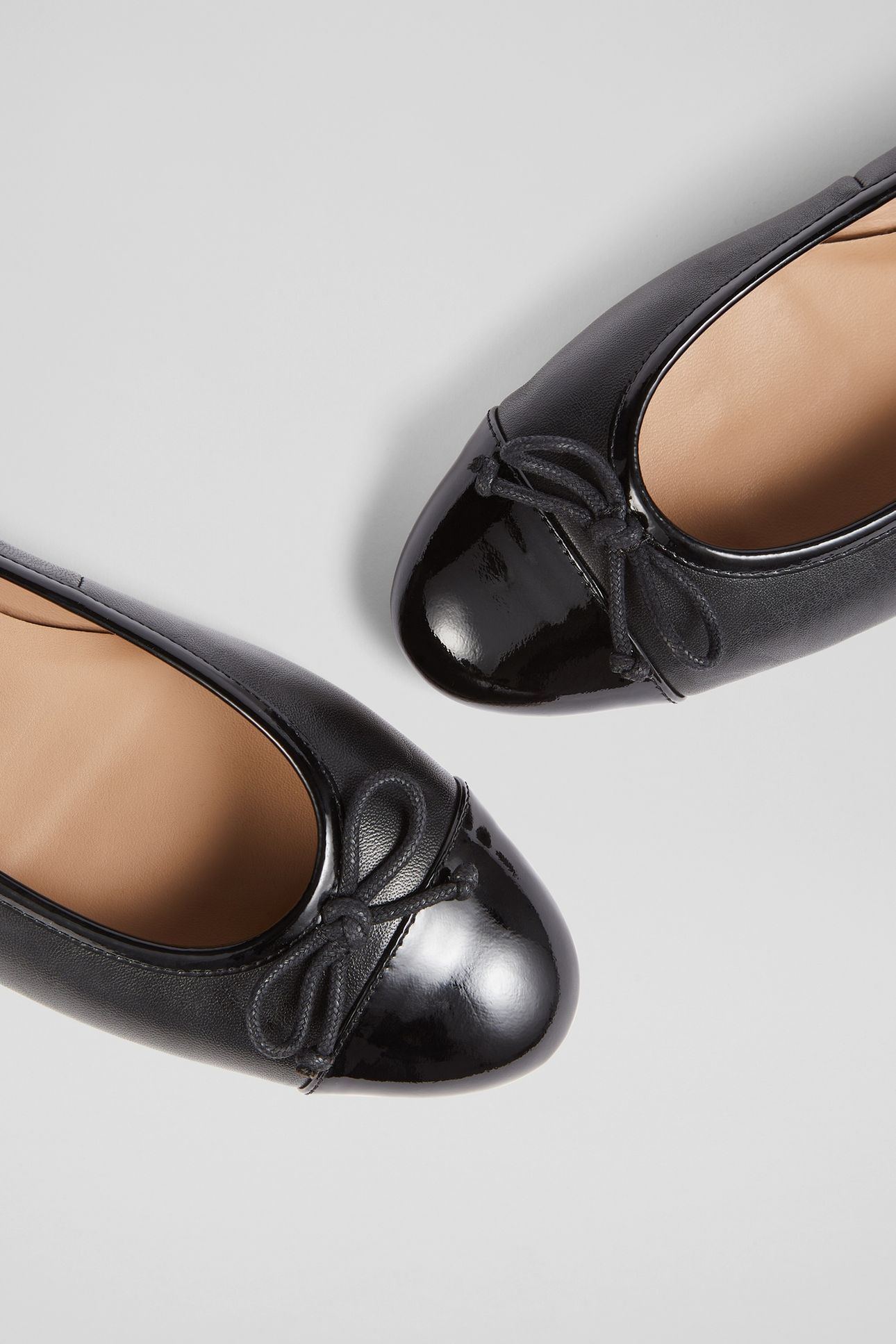 KARA FLATS BLACK 4