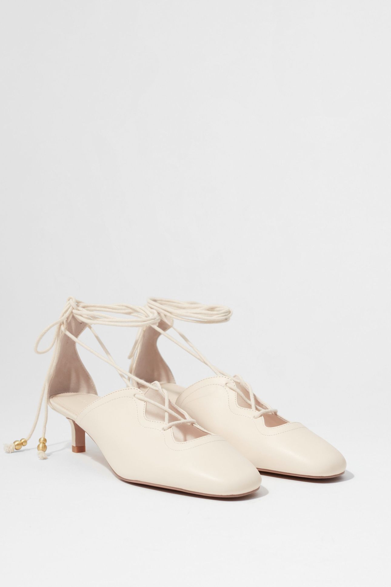 ROBBIE LACE UP PUMP WHITE 2