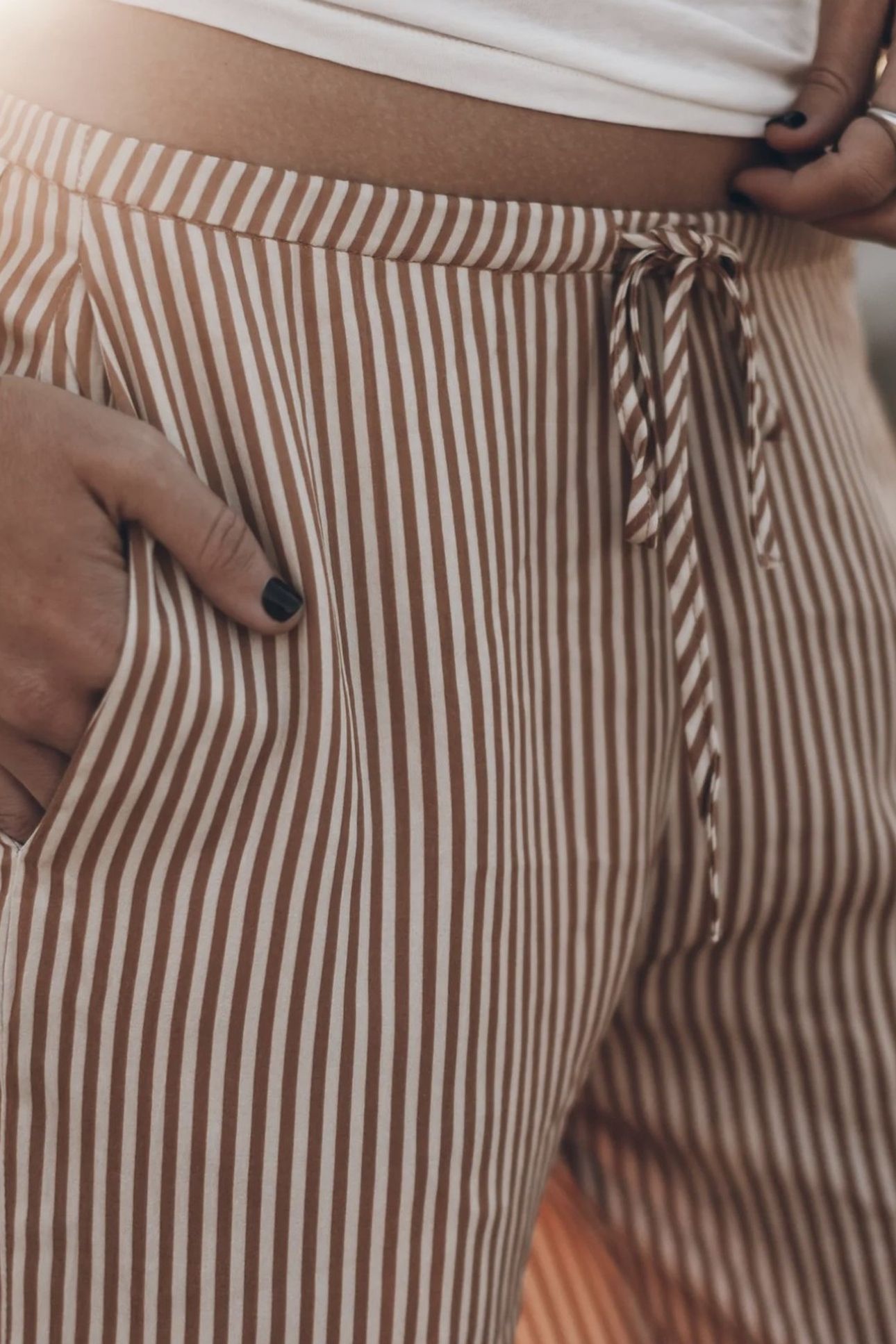THE STRIPED BREEZY PANTS BROWN 3