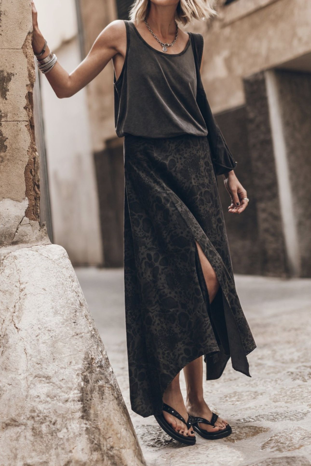 THE PRINTED DARK CHILL SKIRT BLACK 1