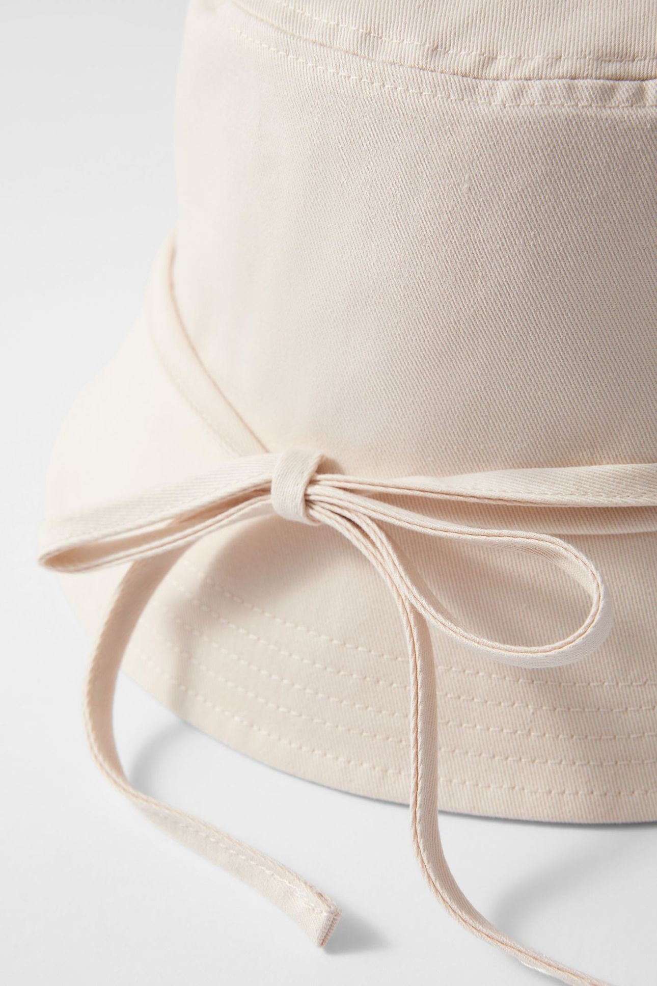 EMILIE BOW BUCKET HAT BEIGE 2
