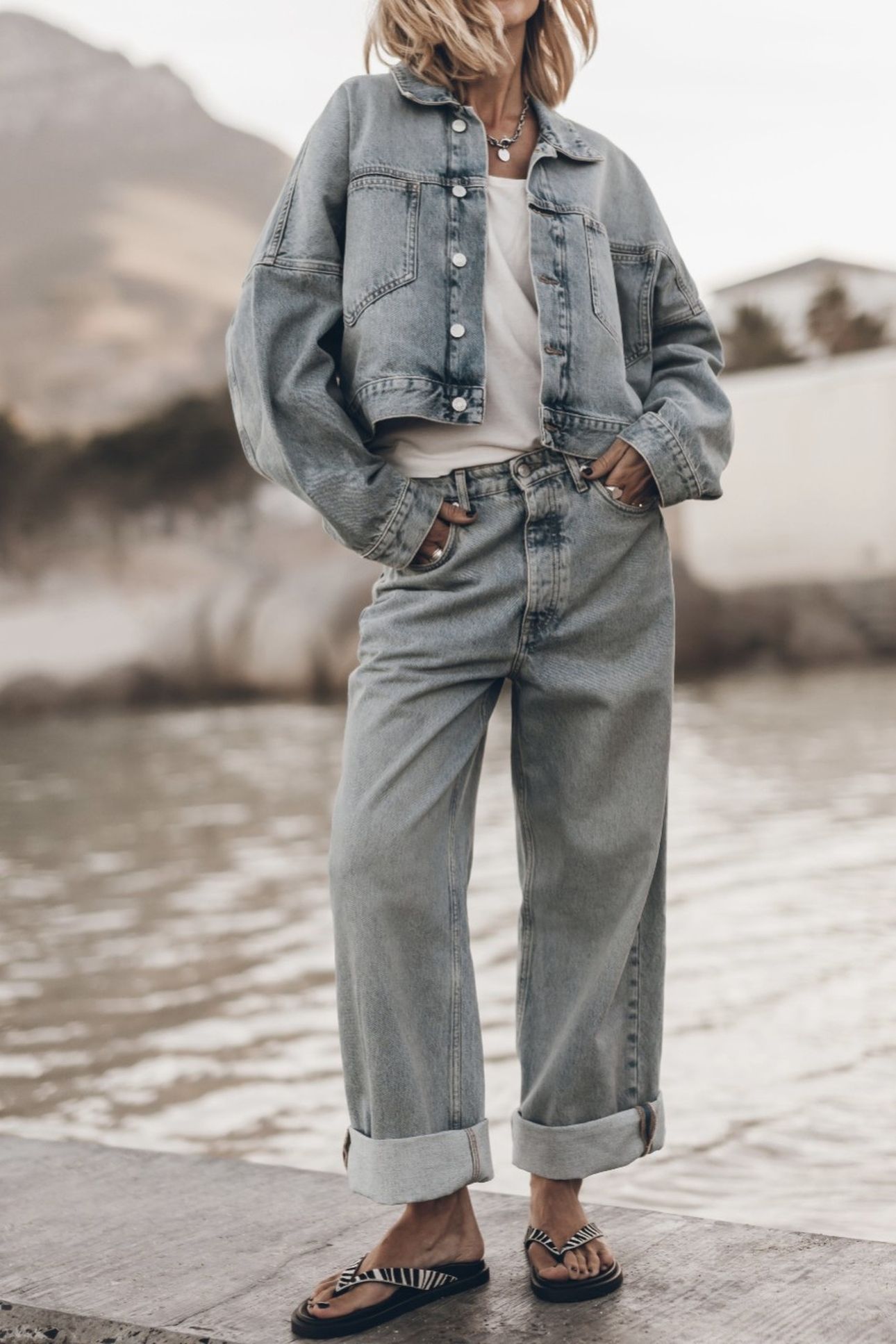THE BLUE CROPPED DENIM JACKET BLUE 1