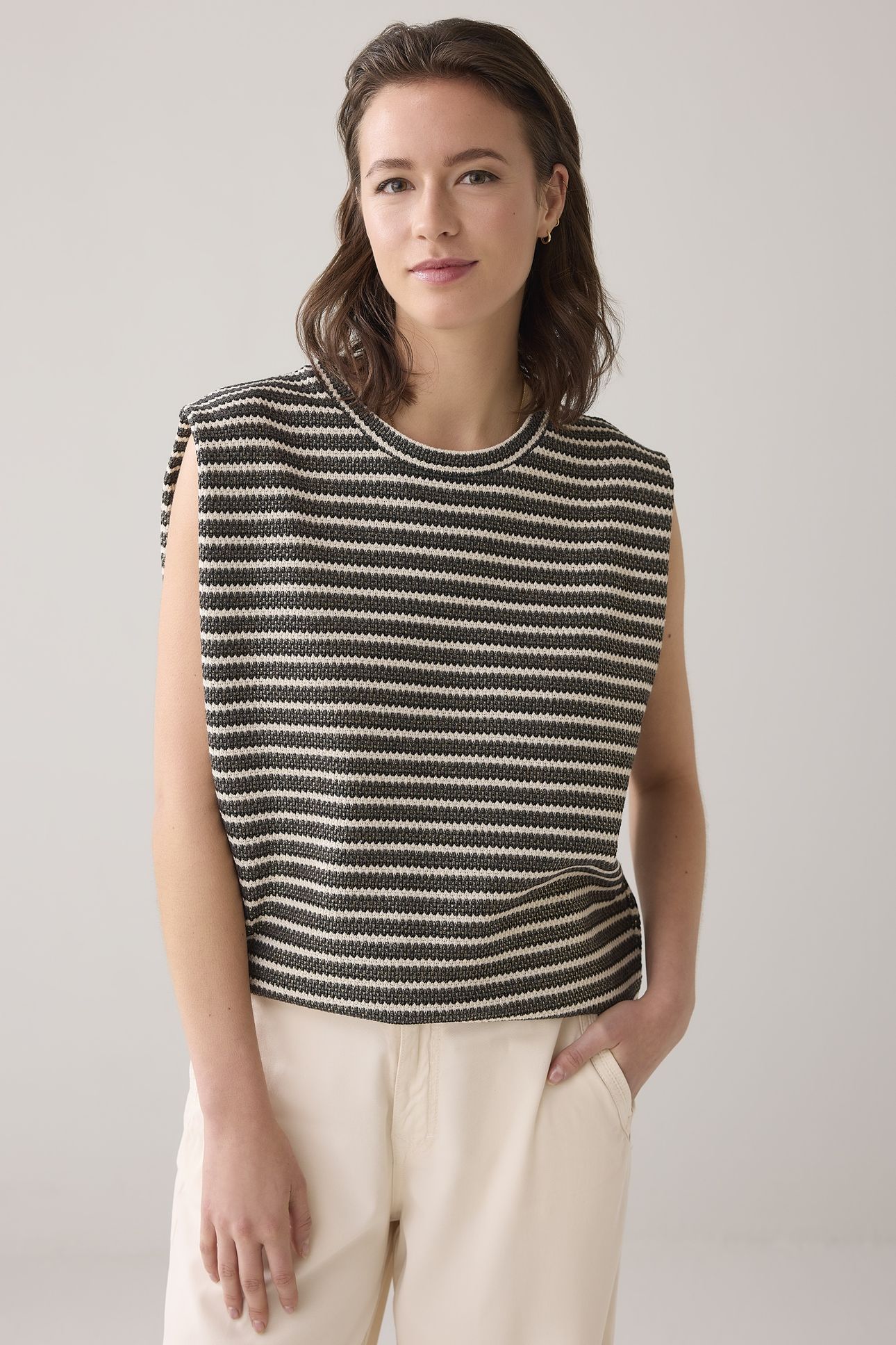SLEEVELESS TOP KNITTED STRIPE COATED BLACK-IVORY 2