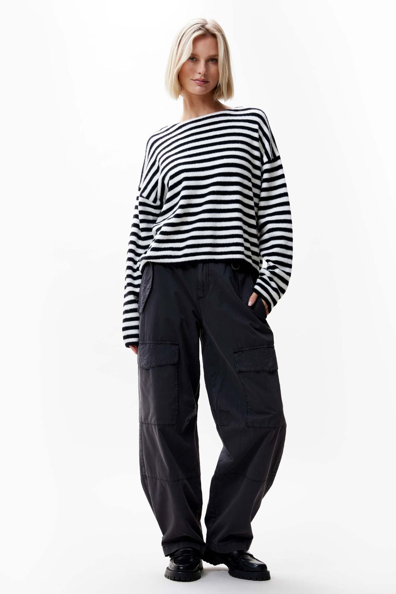 SOFT STRIPED KNIT BLACK 1