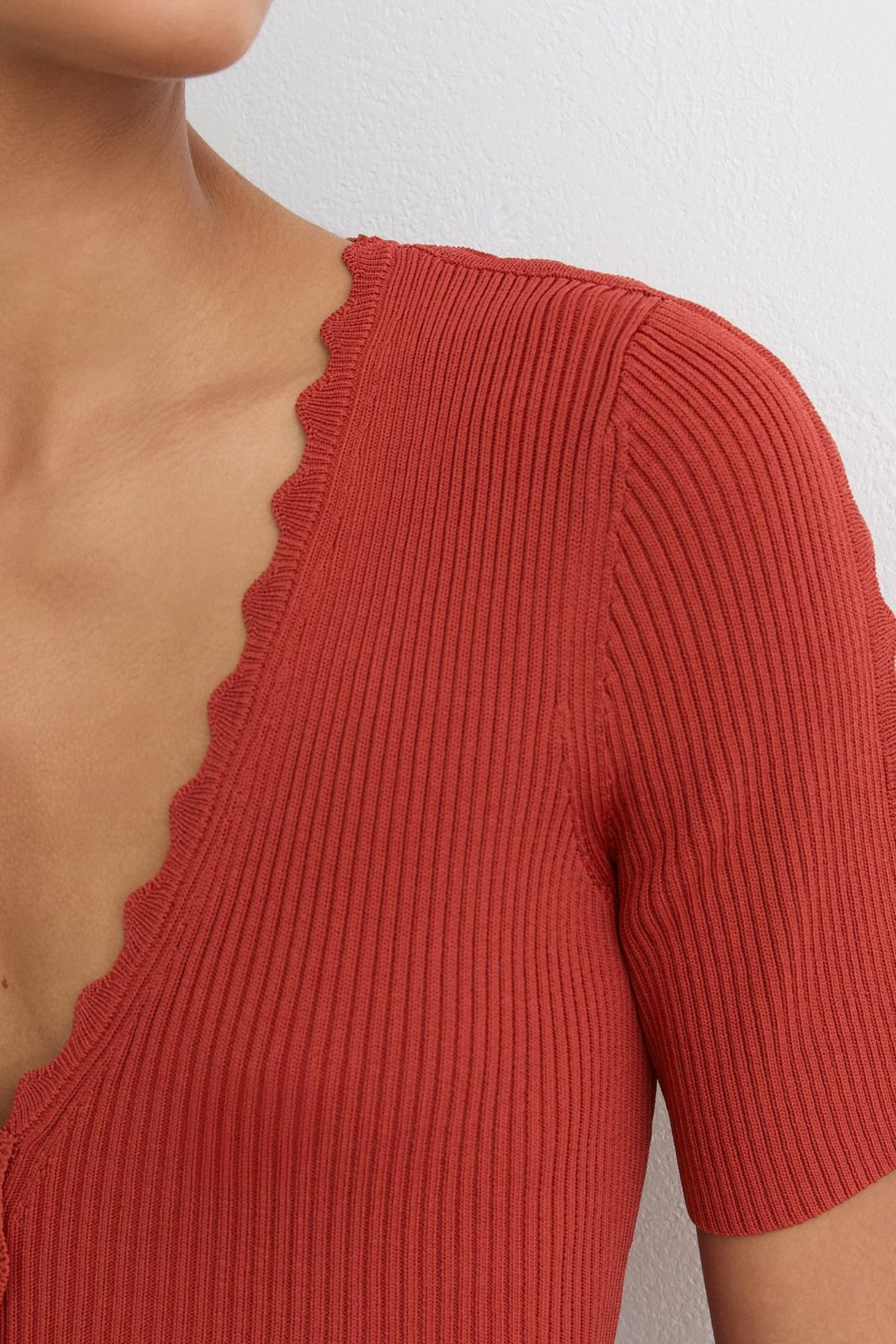 SCALLOP EDGE TOP RUST RED 5