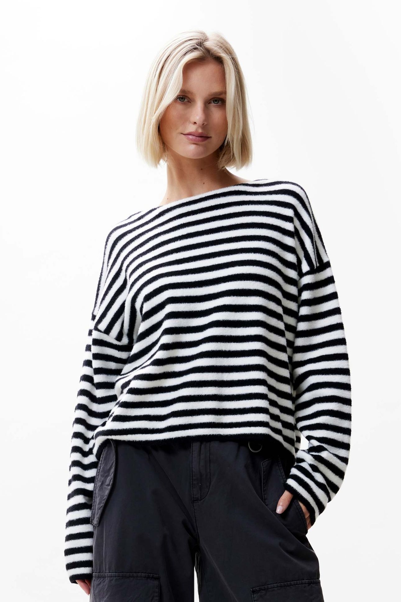 SOFT STRIPED KNIT BLACK 2