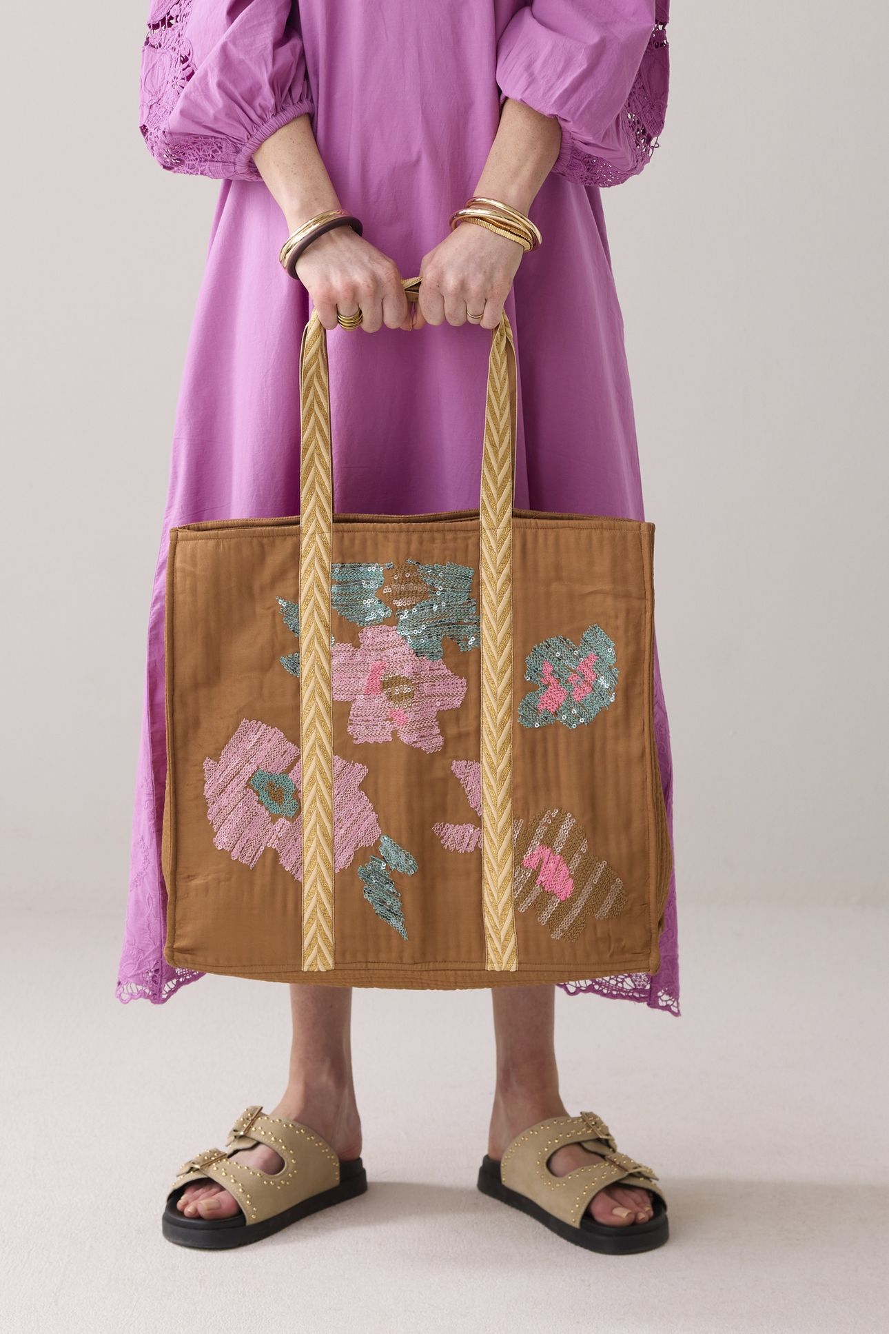BAG SATIN EMBROIDERED PEANUT 2