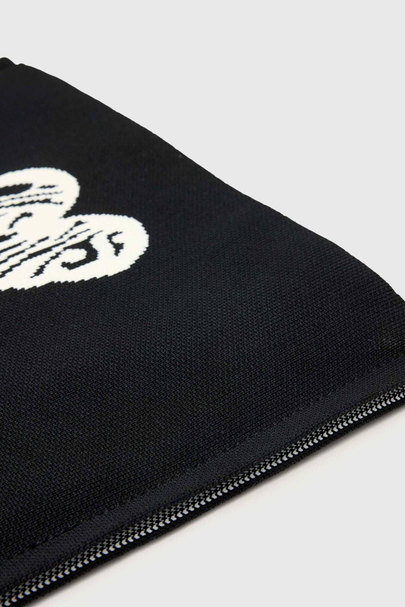 IZZY HEART CLUTCH BLACK 5