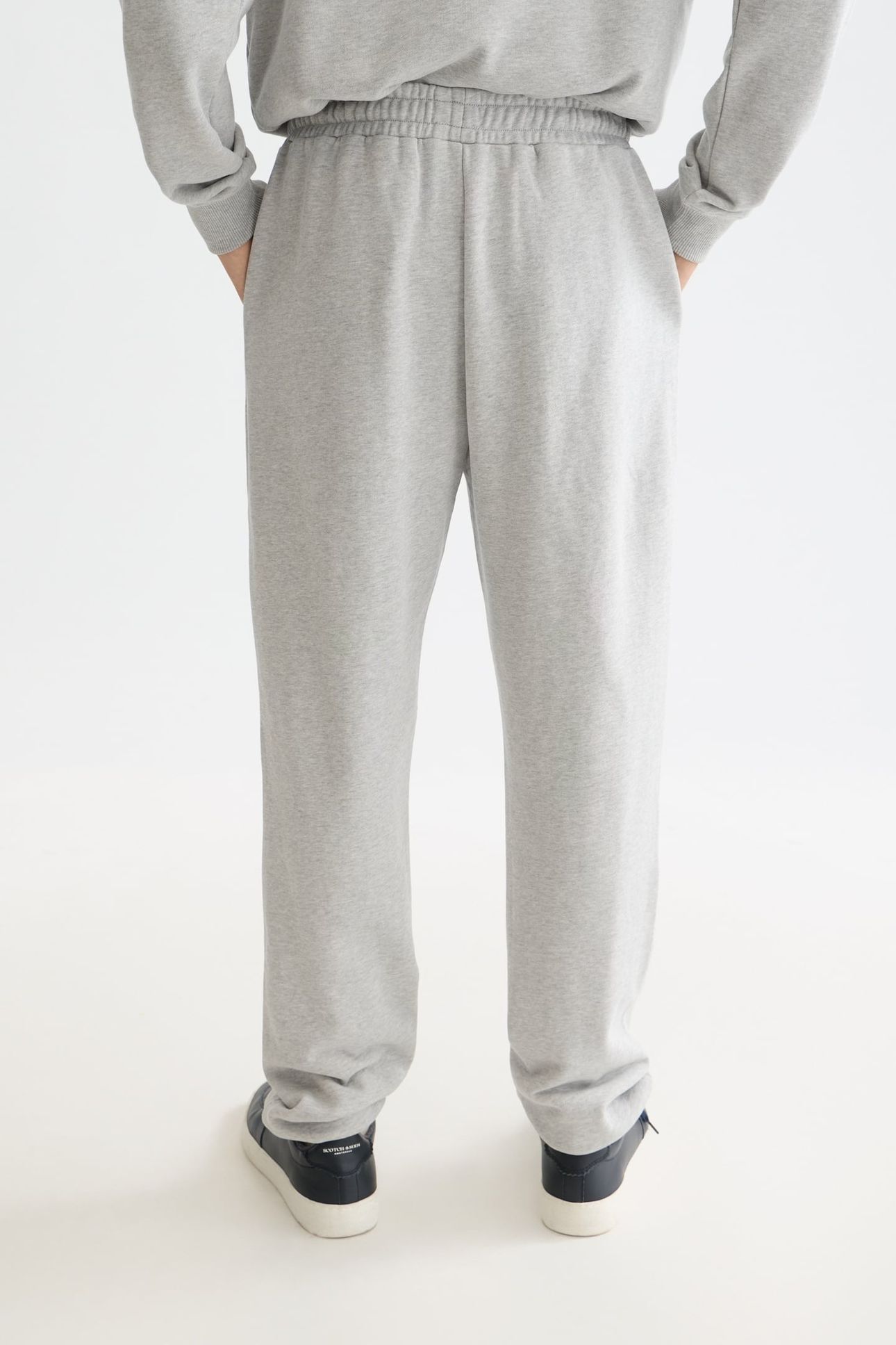 CORE - LOGO SWEATPANT LIGHT PASTEL GREY 3
