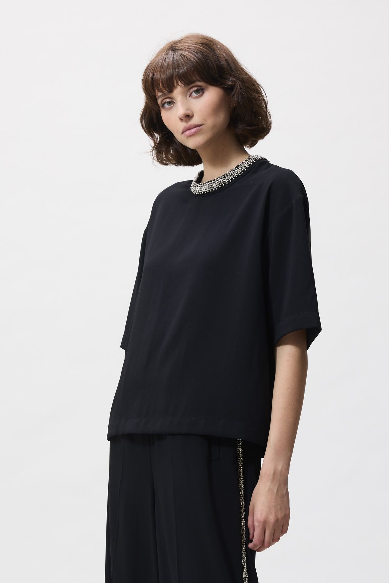 TOP WITH STRASS DETAIL BLACK 1