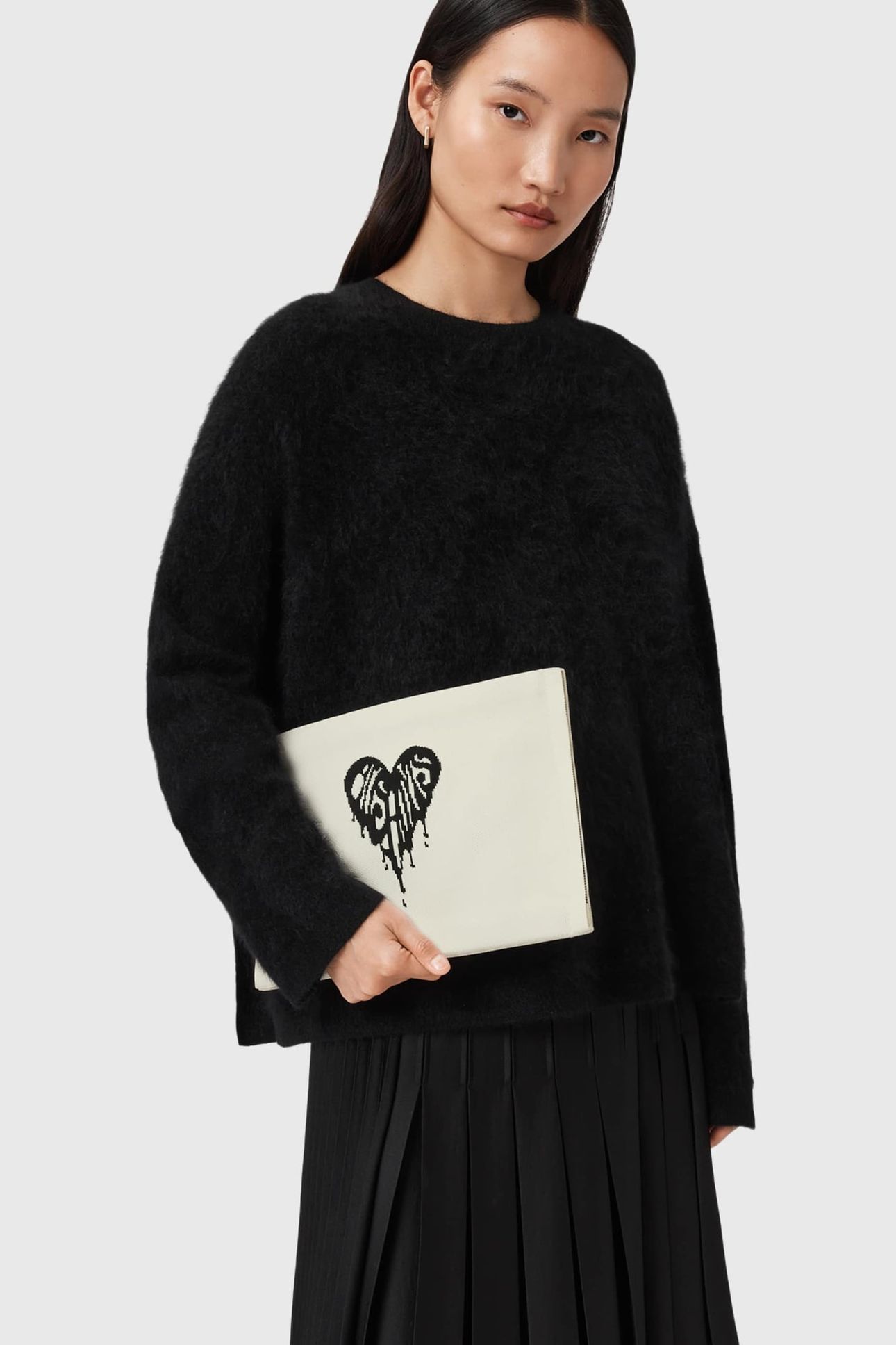 IZZY HEART CLUTCH WHITE 1