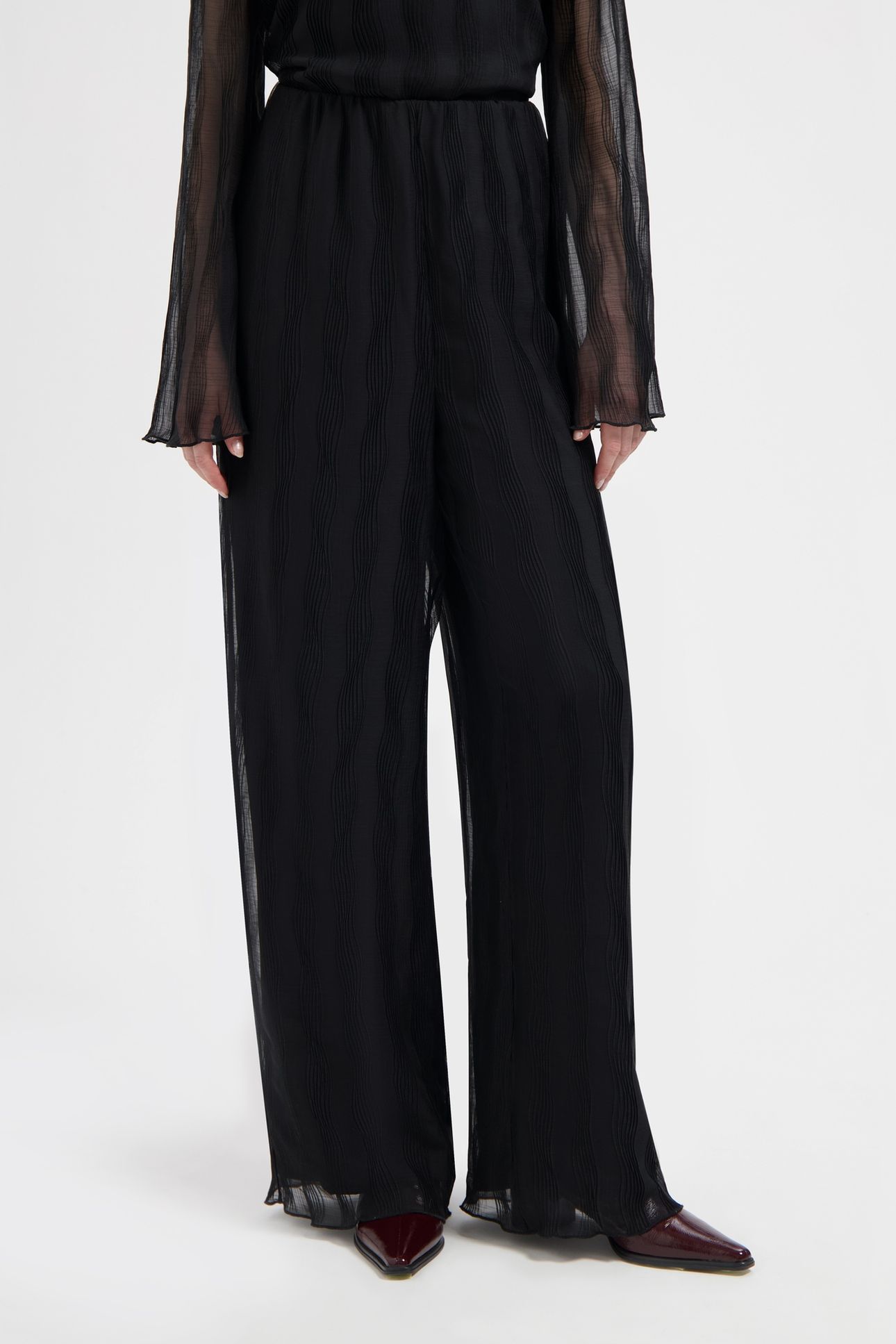 NOUS SOMMES LABELS – TESS PLISSE PANTS BLACK 1