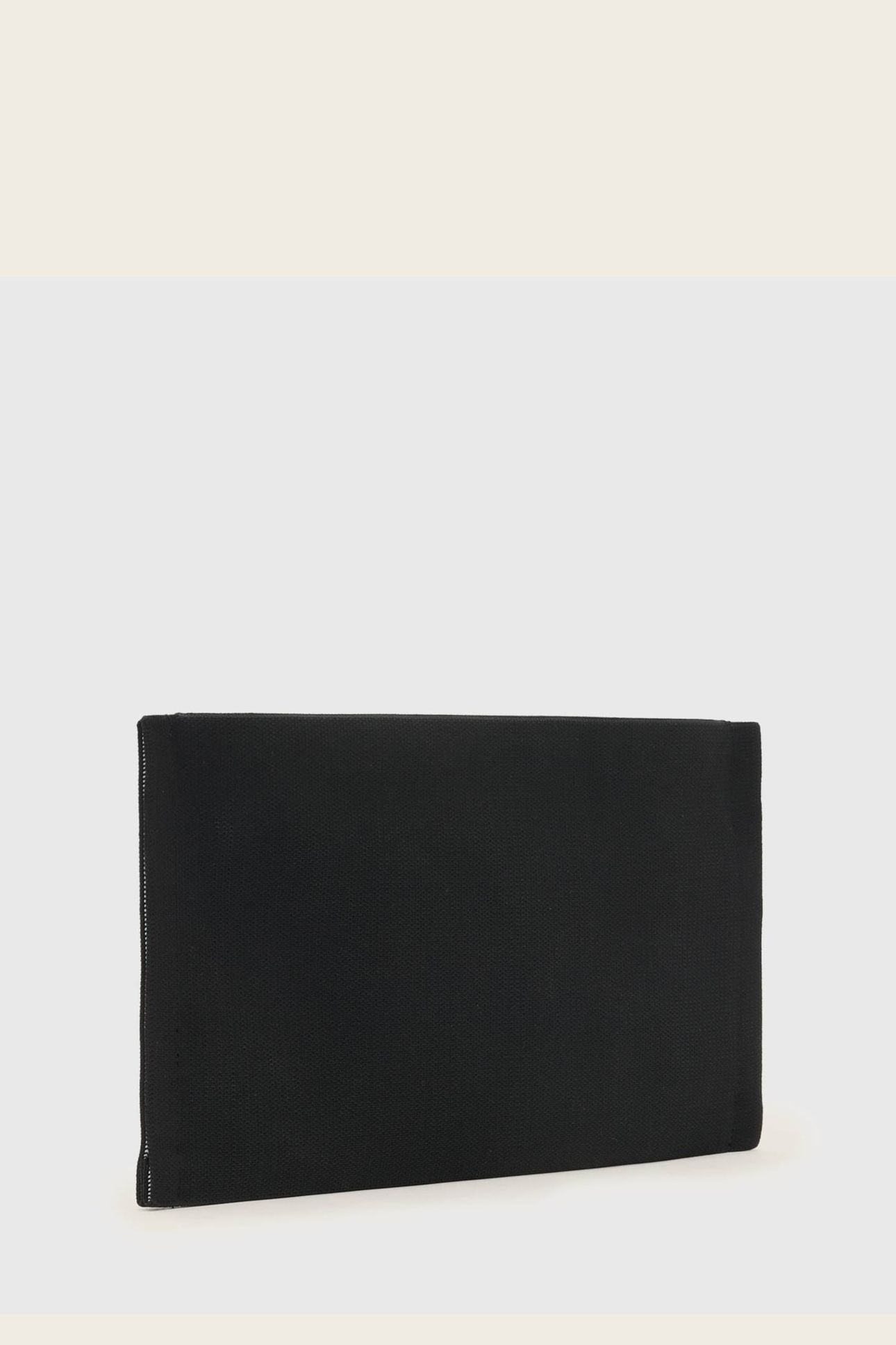 IZZY HEART CLUTCH BLACK 3
