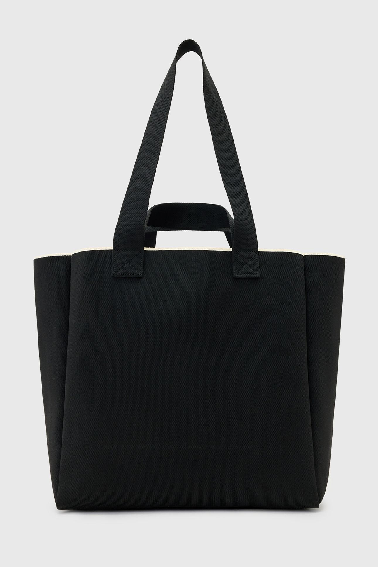 IZZY HEART E/W TOTE BLACK 4