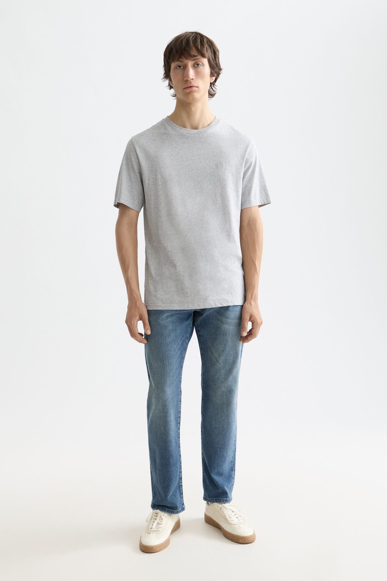 NOS CHEST LOGO REGULAR-FIT T-SHIRT LIGHT PASTEL GREY 3