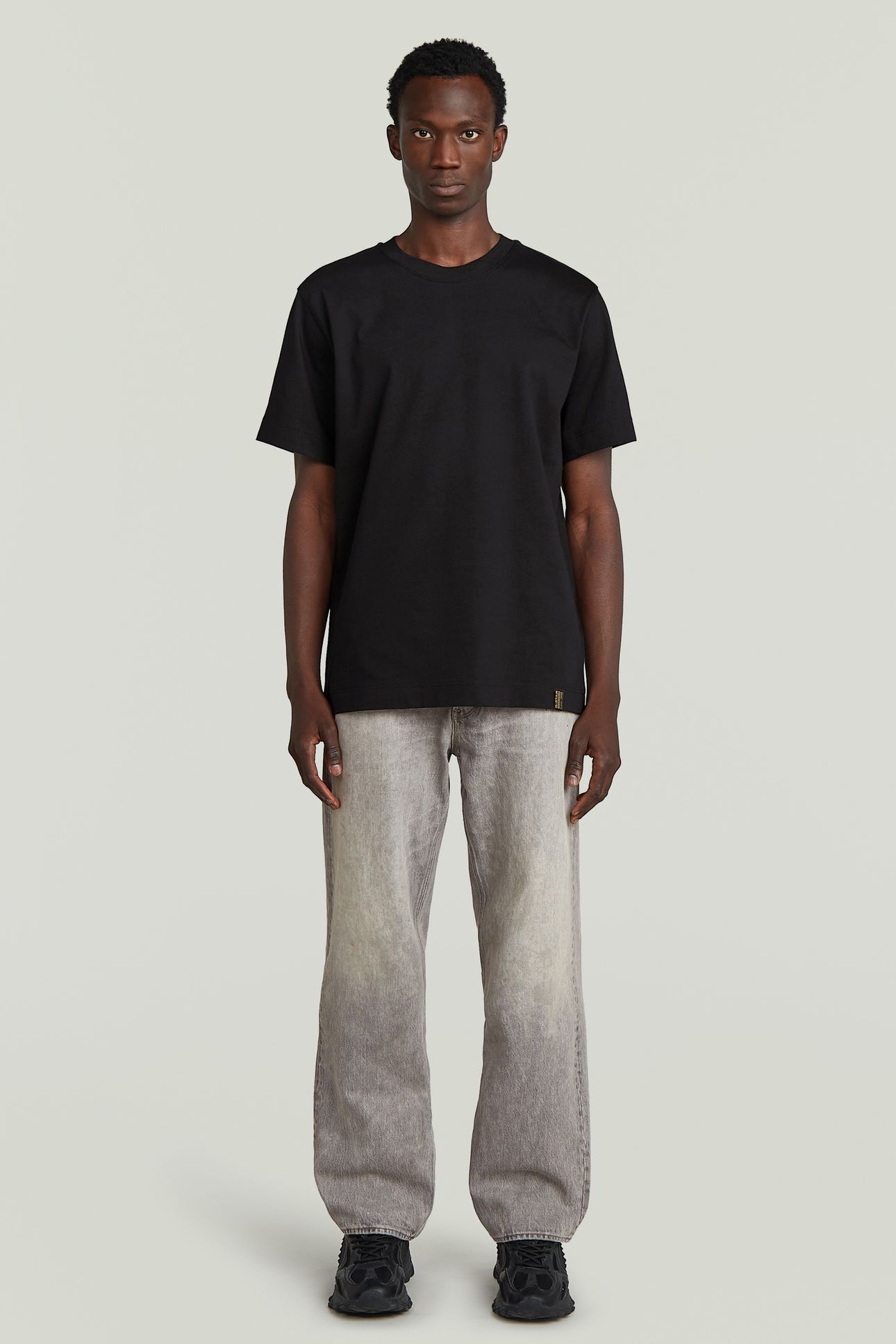 ESSENTIAL R T BLACK 4