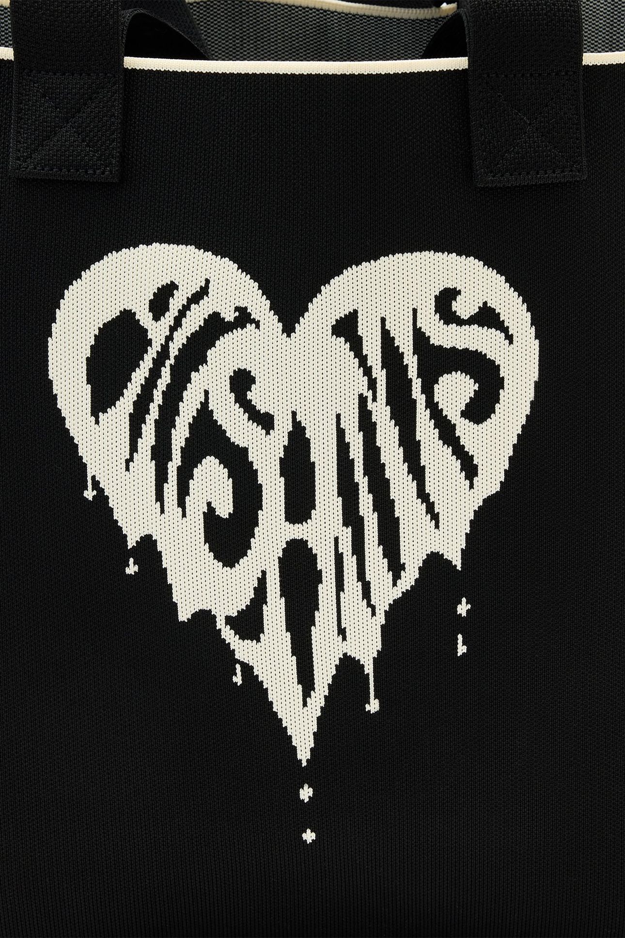 IZZY HEART E/W TOTE BLACK 5