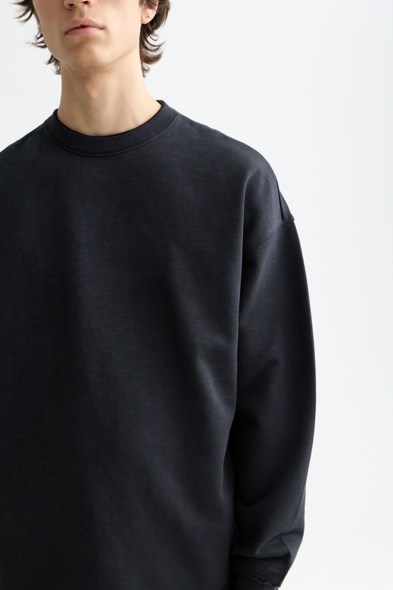 CORE - 3 CROSSES SWEATSHIRT BLACK 4