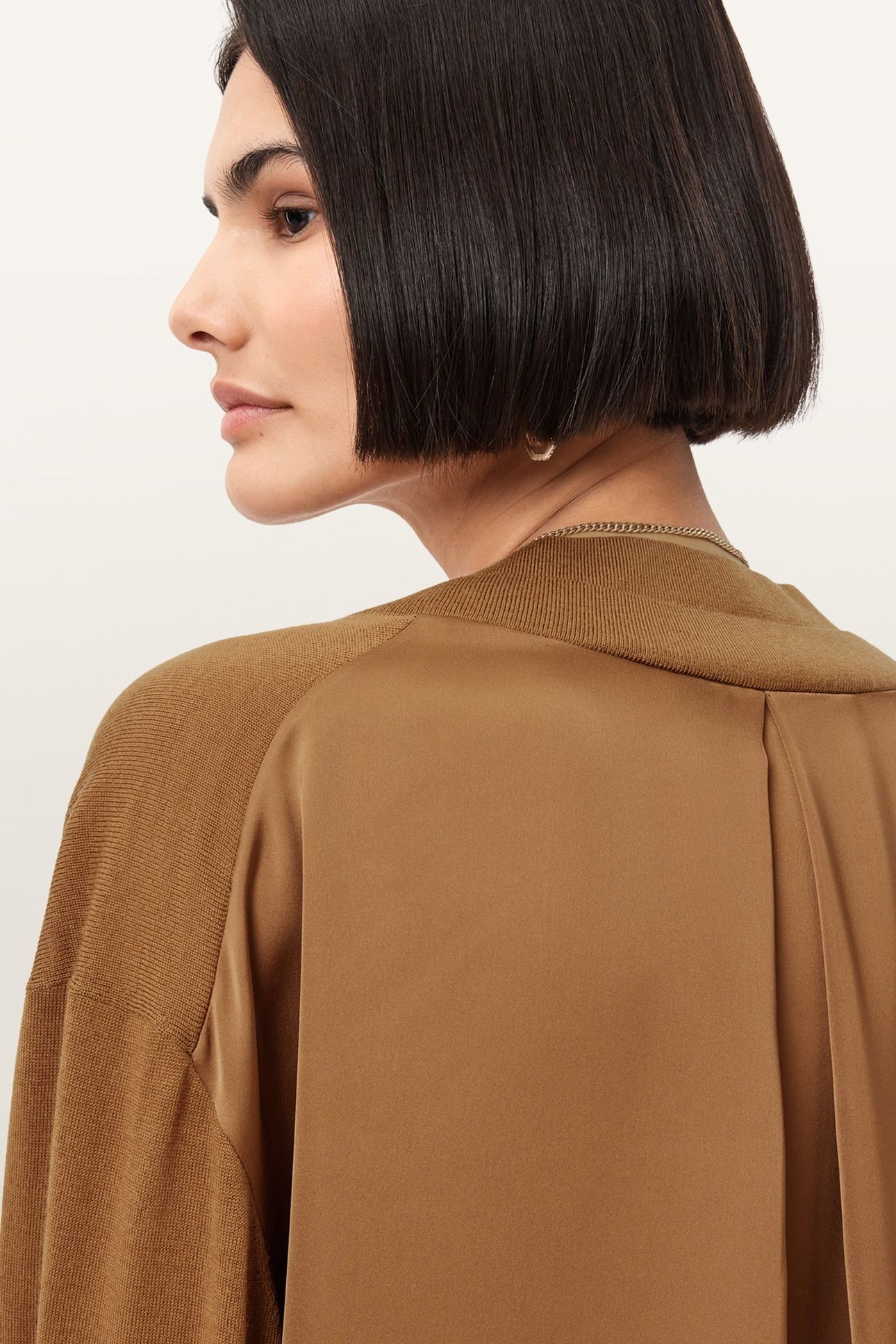 BERN PANEL V NECK BLACK 5