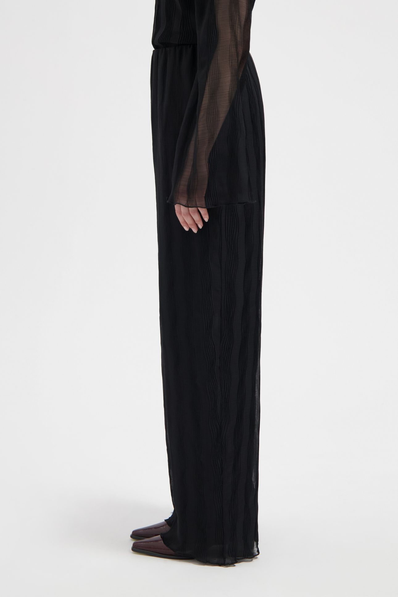 NOUS SOMMES LABELS – TESS PLISSE PANTS BLACK 3