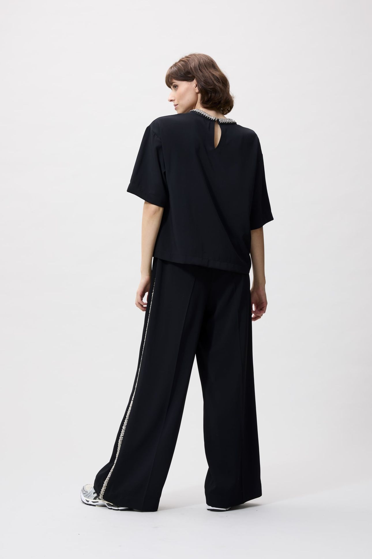TOP WITH STRASS DETAIL BLACK 3