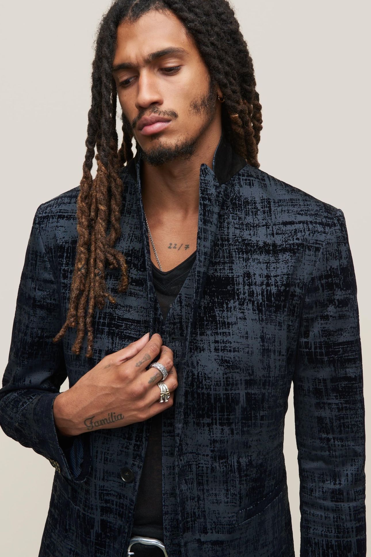 ONE BUTTON PEAK LAPEL SOF NAVY 3