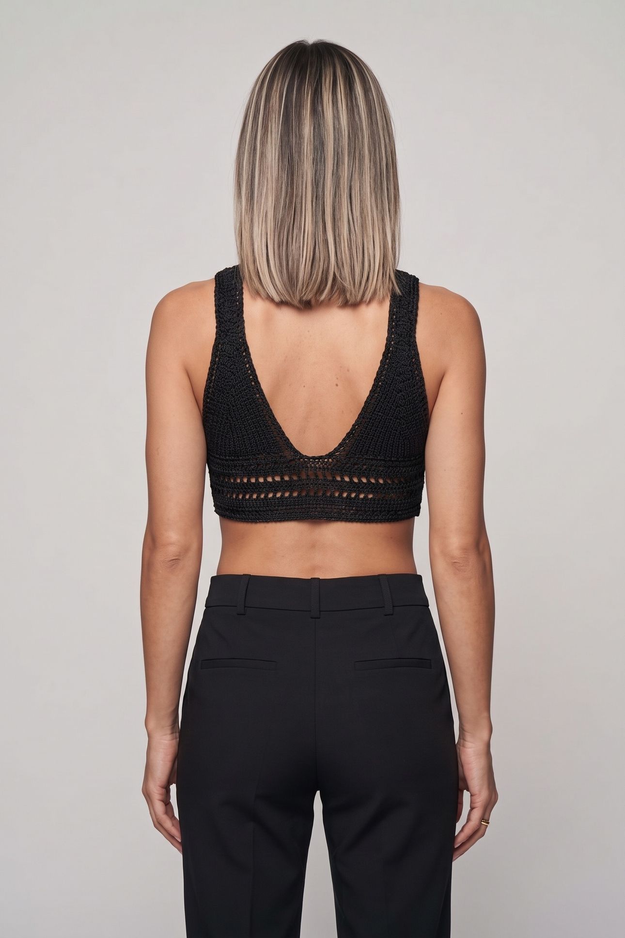WOLFIE PULLOVER BLACK 2