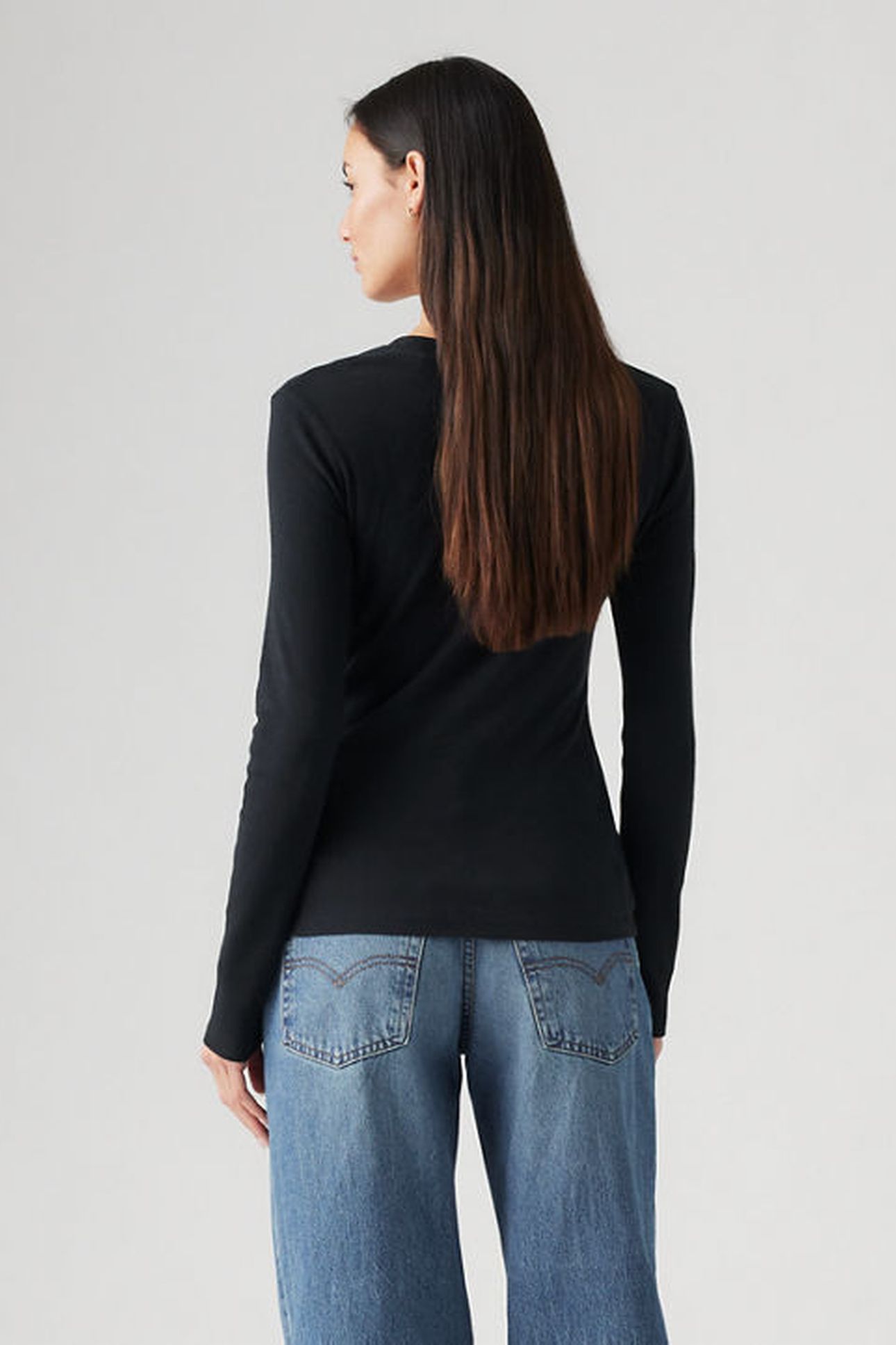 ESSENTIAL HOUSEMARK LONG-SLEEVE TEE 2