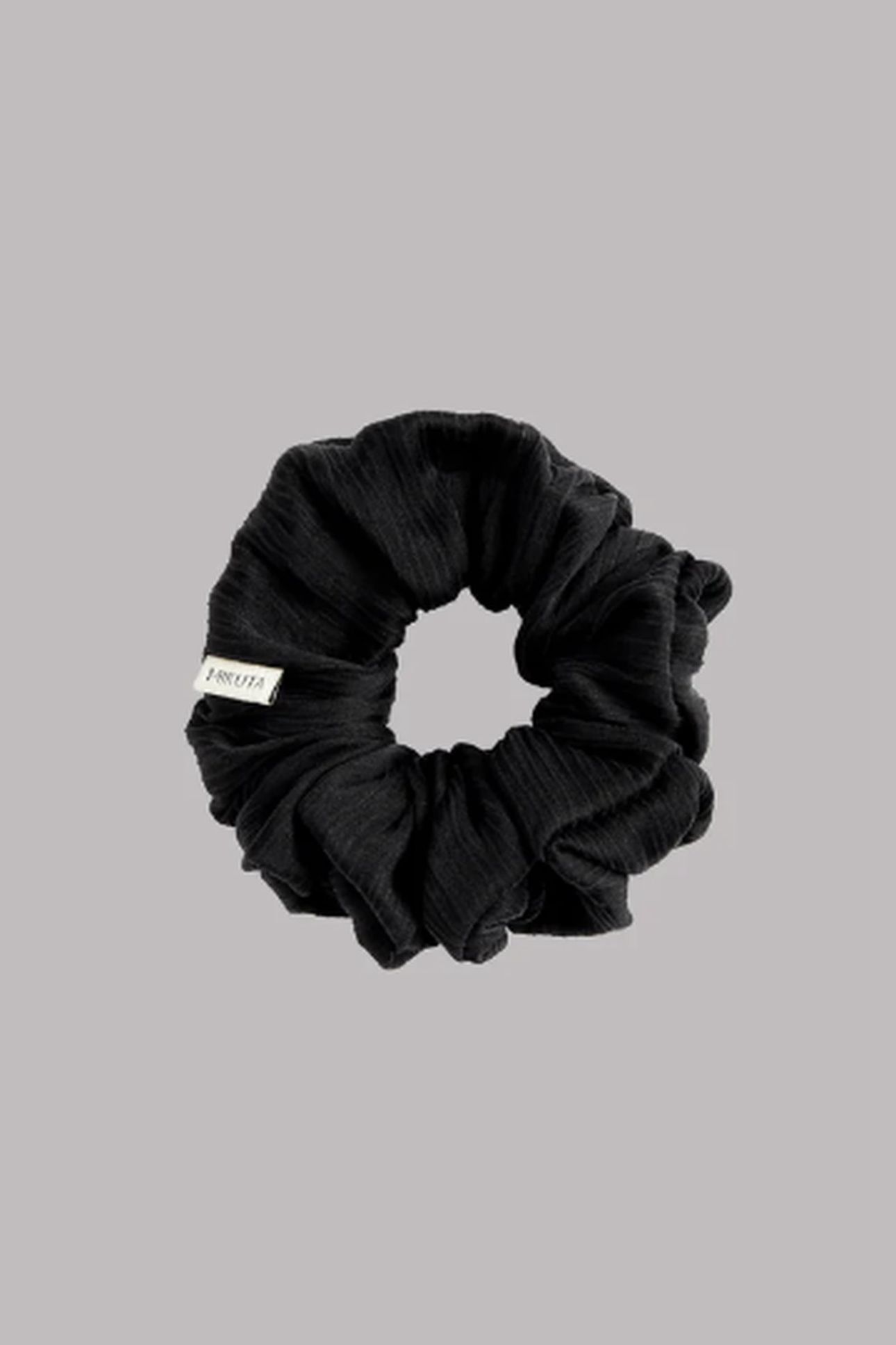 THE BLACK CRINKLE SCRUNCHIE 1