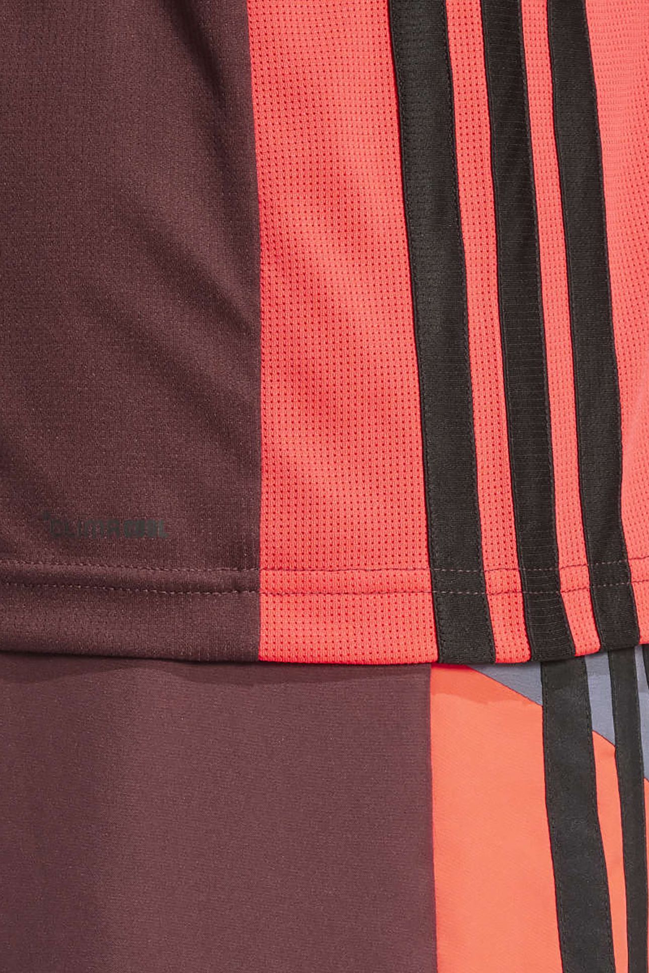 UNISEX PERFORMANCE TRAIN ESSENTIALS SEASONAL COLORBLOCK T-SH 6