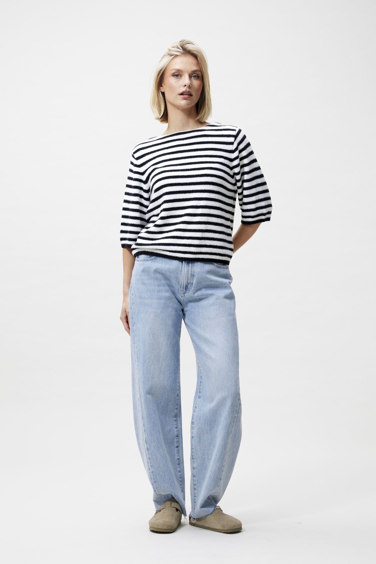 SHORT SLEEVE SOFT STRIPED KNIT BLACK 2