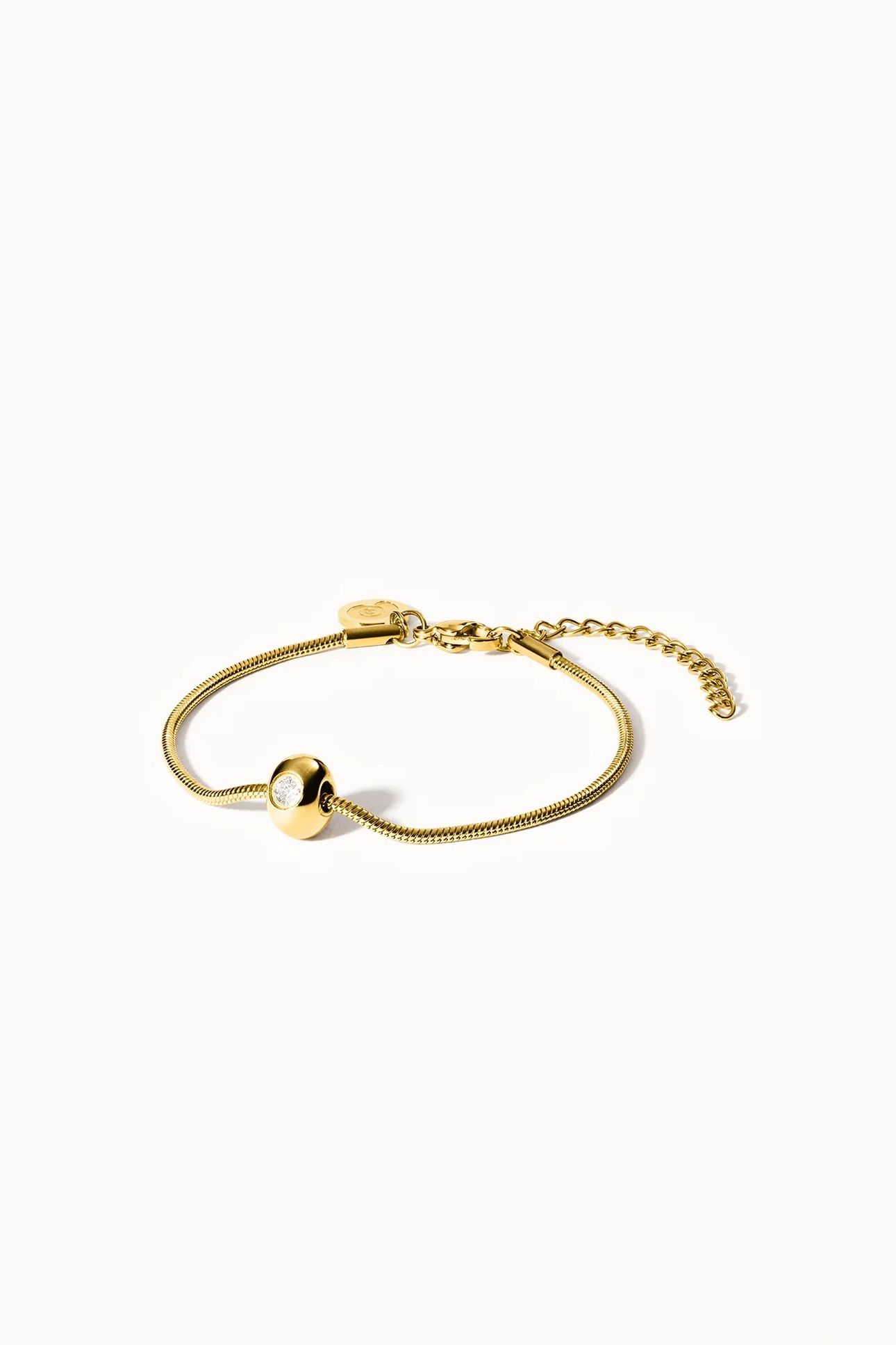 EMBRACE BEAUTY ARMBAND GOLD 2