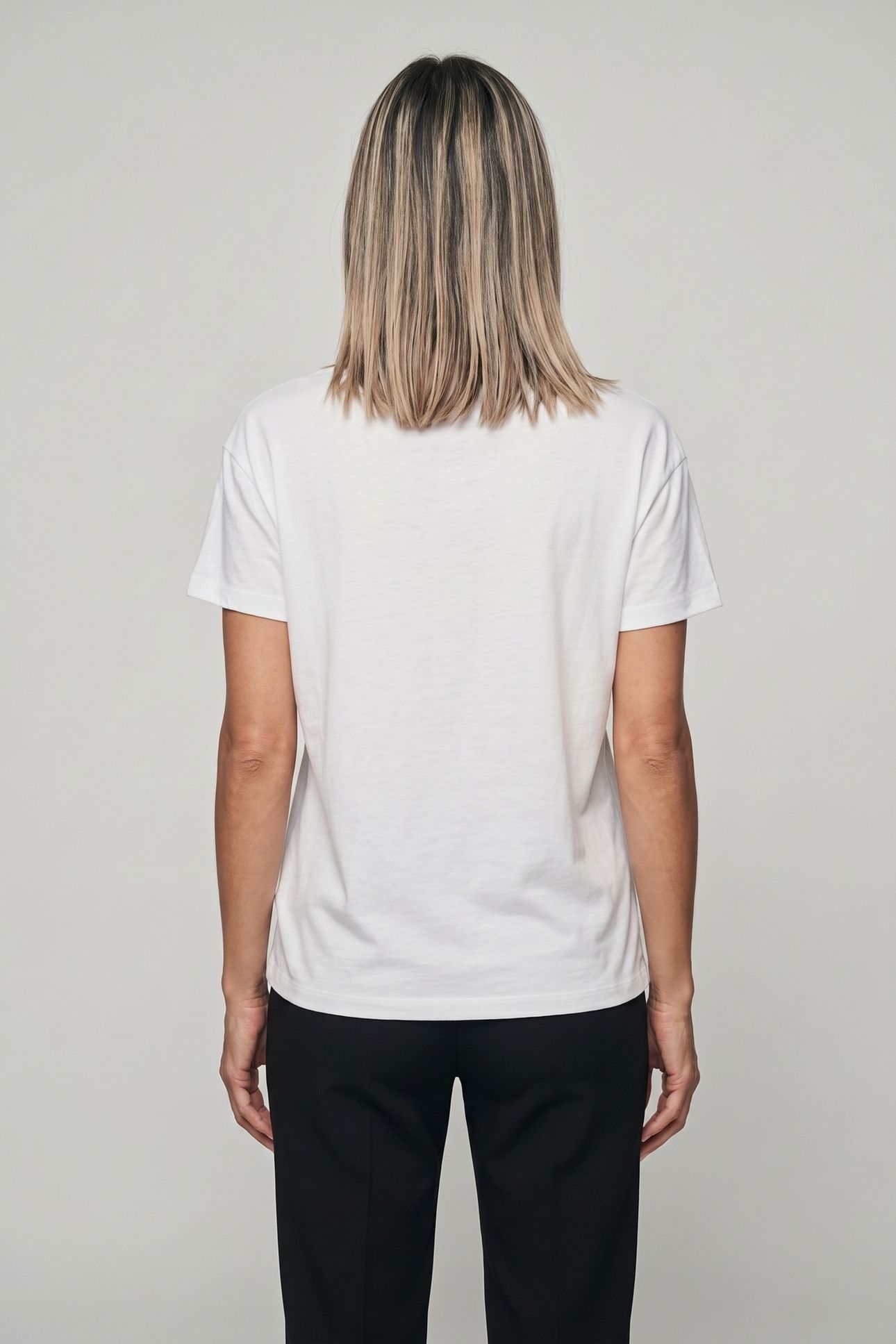 ORCHID V-NECK T-SHIRT WHITE 2